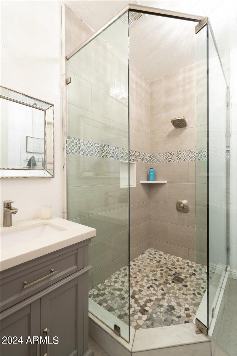 928 E CARLA VISTA Drive