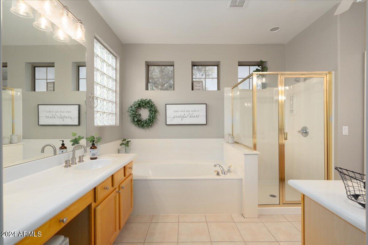 928 E CARLA VISTA Drive