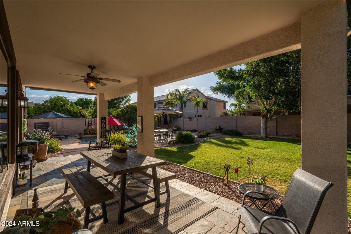 928 E CARLA VISTA Drive