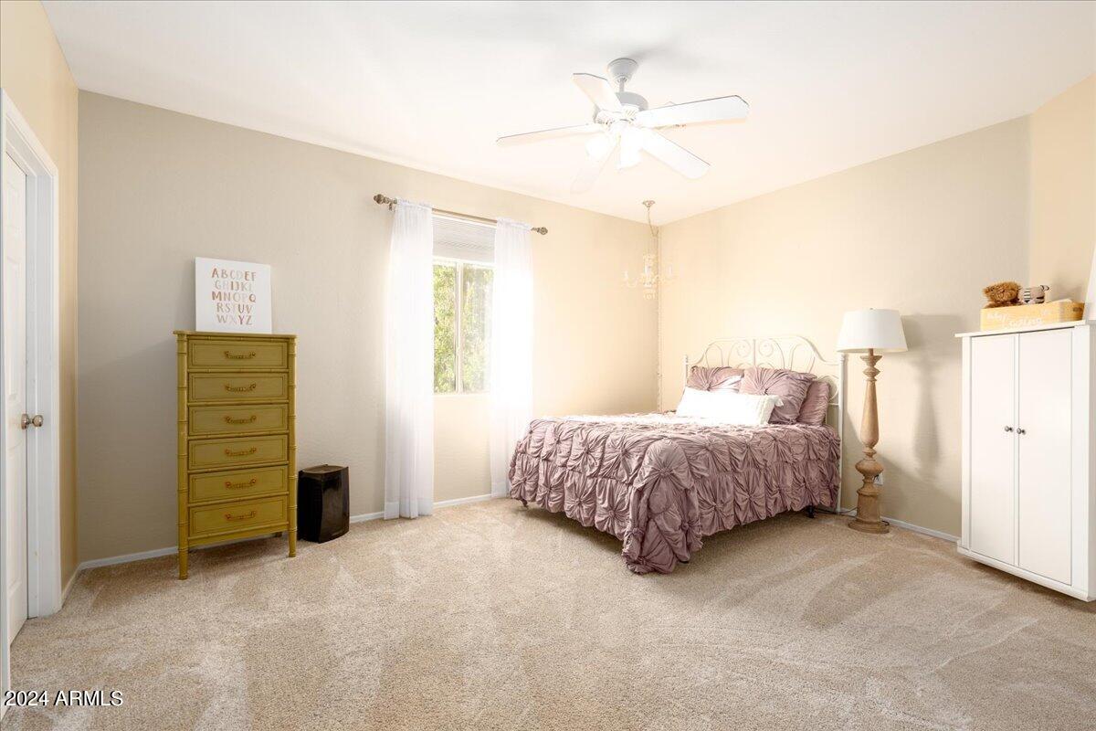 928 E CARLA VISTA Drive