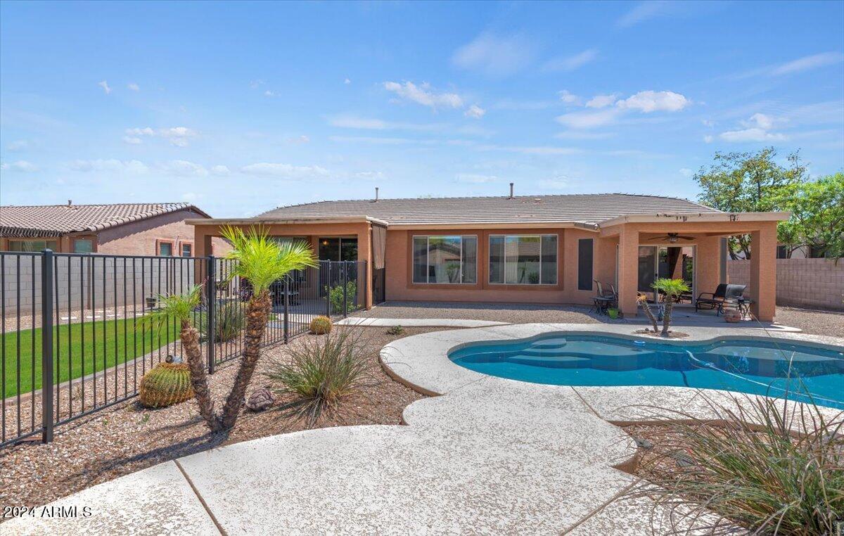 5336 W SIESTA Way W