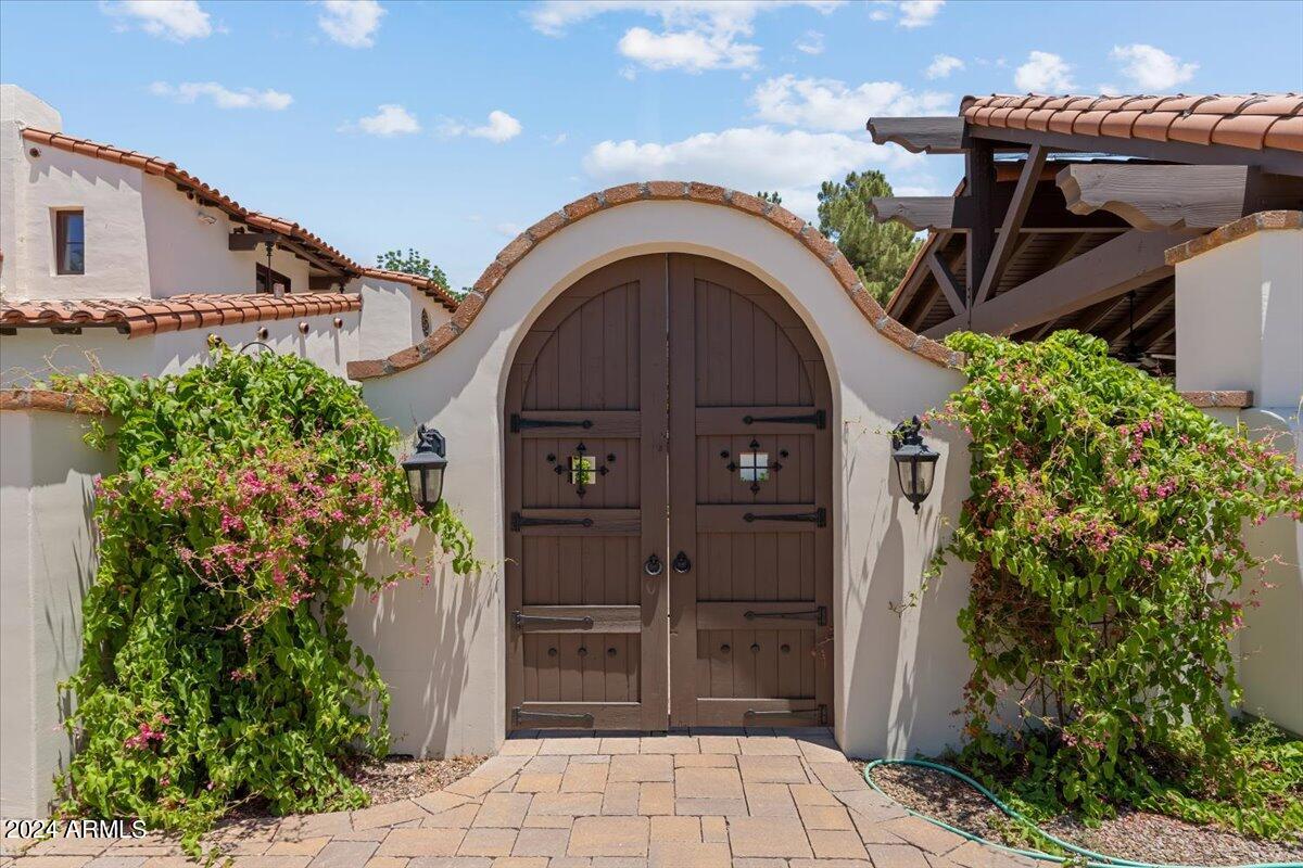 5908 E Orange Blossom Lane