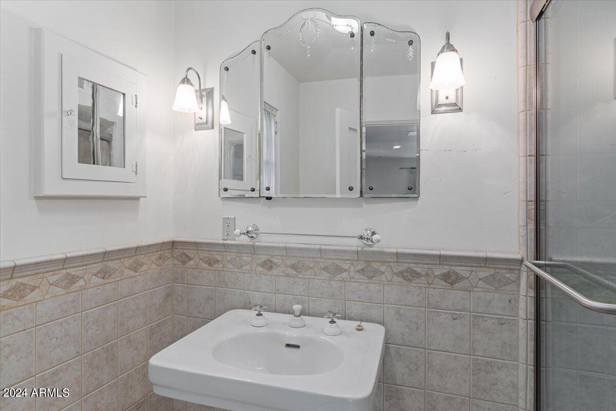 5908 E Orange Blossom Lane