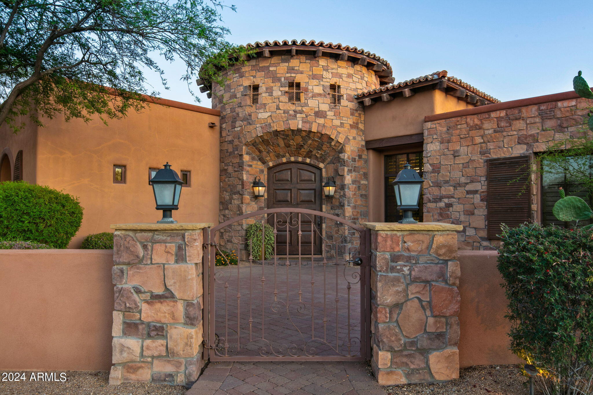 8537 E Los Gatos Drive