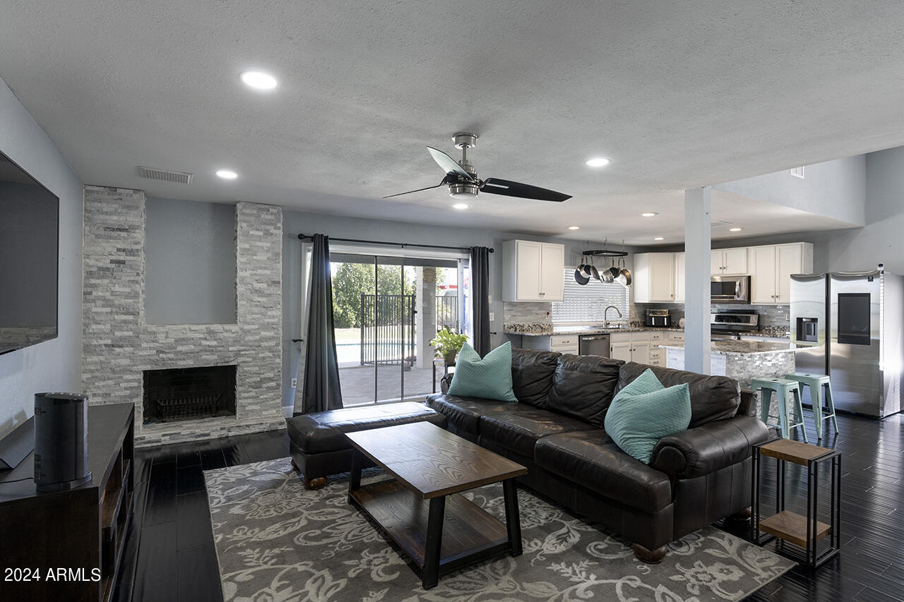 3356 W JUNIPER Avenue