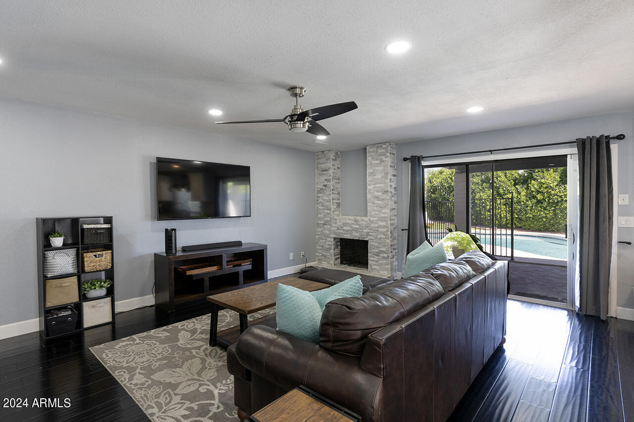 3356 W JUNIPER Avenue