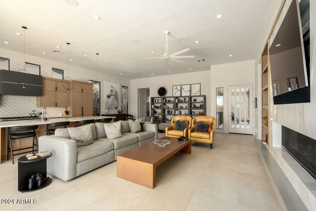 8013 E WINGSPAN Way