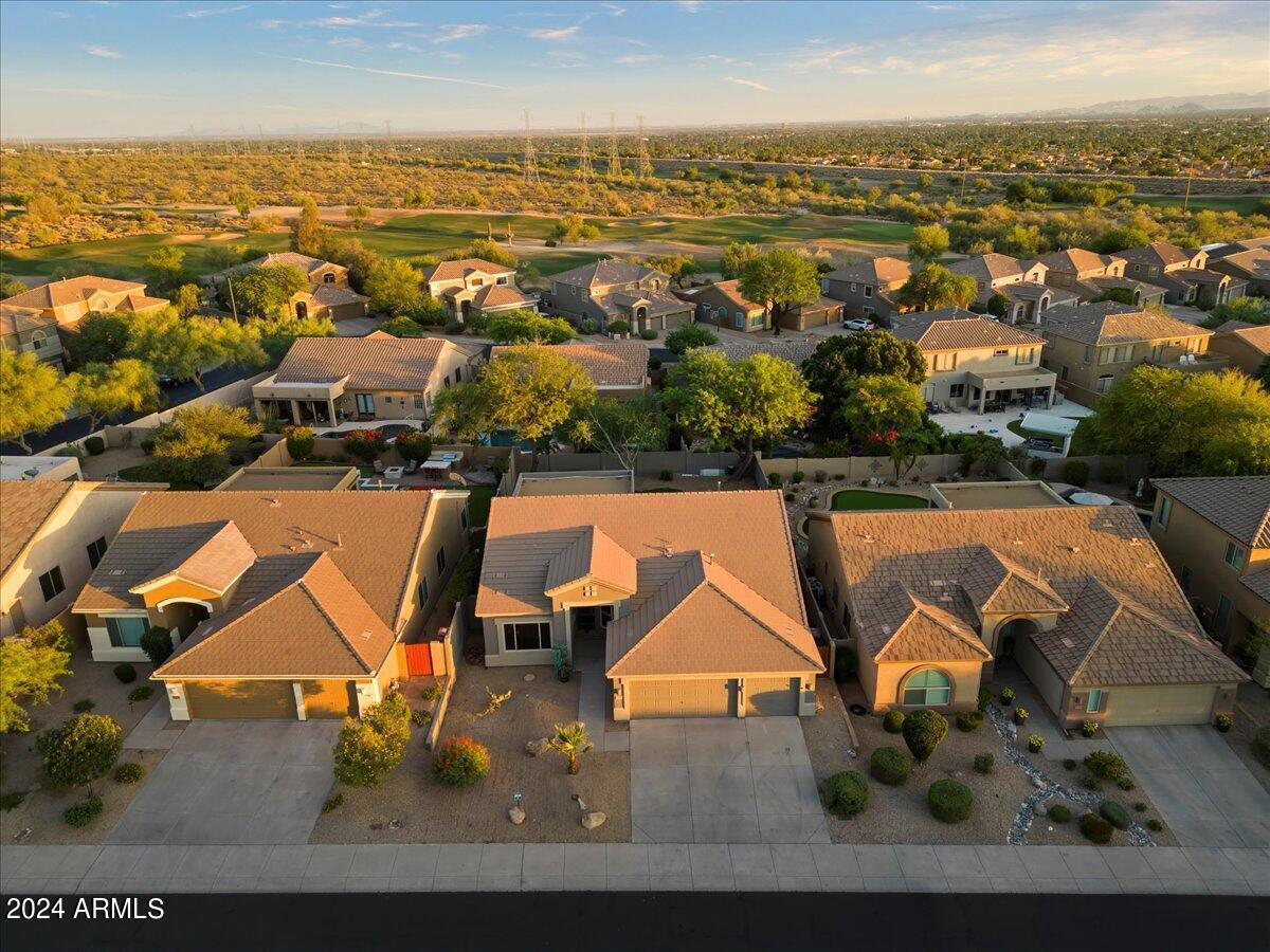 10585 E MEADOWHILL Drive