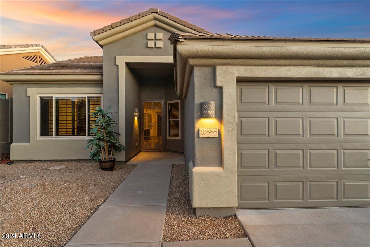 10585 E MEADOWHILL Drive