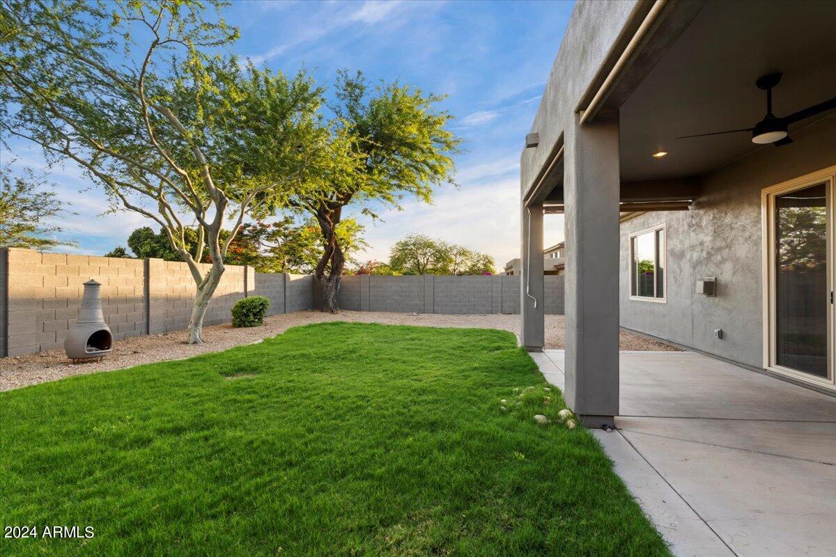 10585 E MEADOWHILL Drive