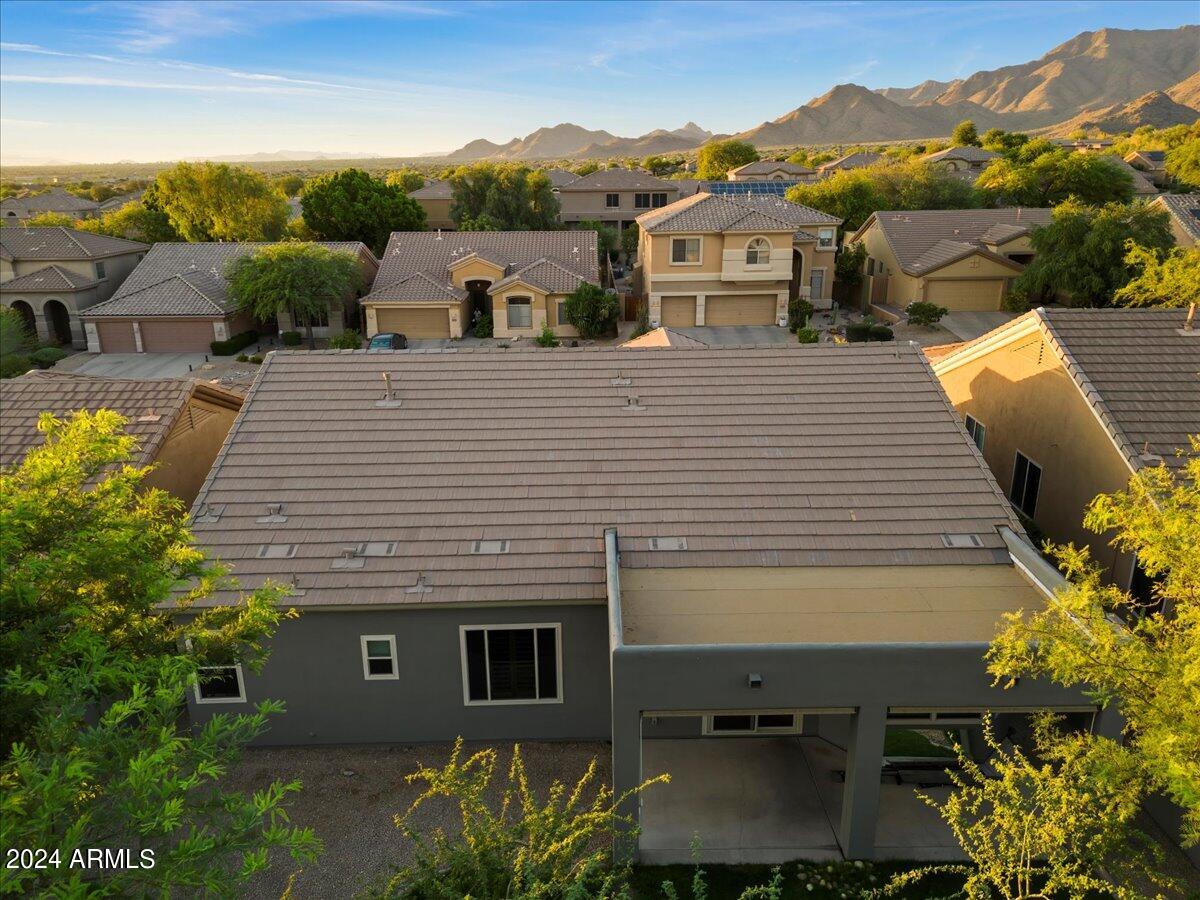 10585 E MEADOWHILL Drive