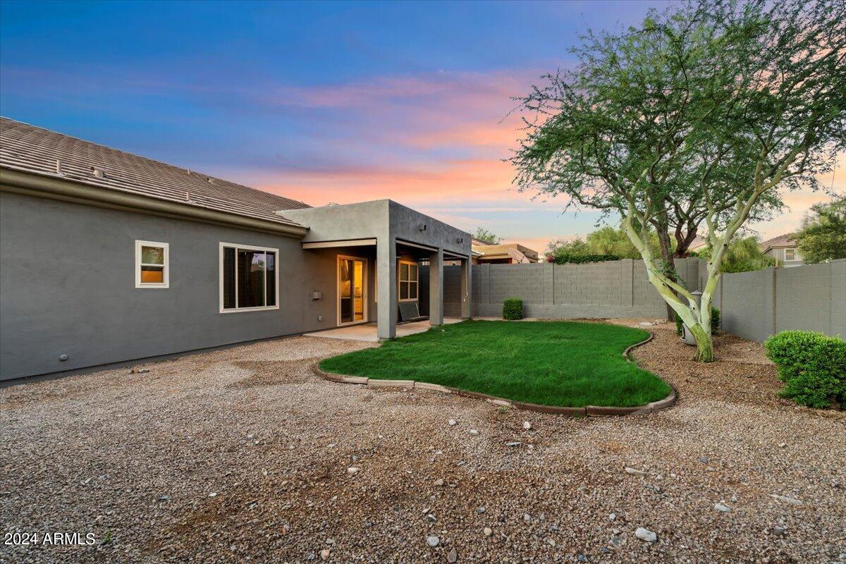 10585 E MEADOWHILL Drive