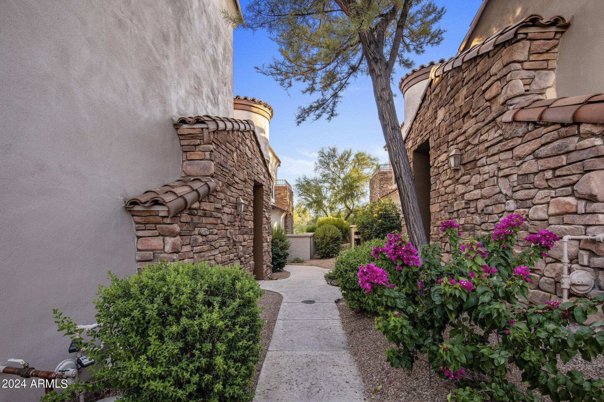 19550 N GRAYHAWK Drive 1047