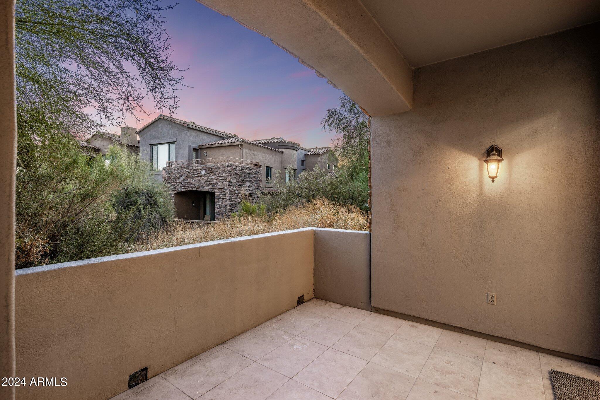 19550 N GRAYHAWK Drive 1047