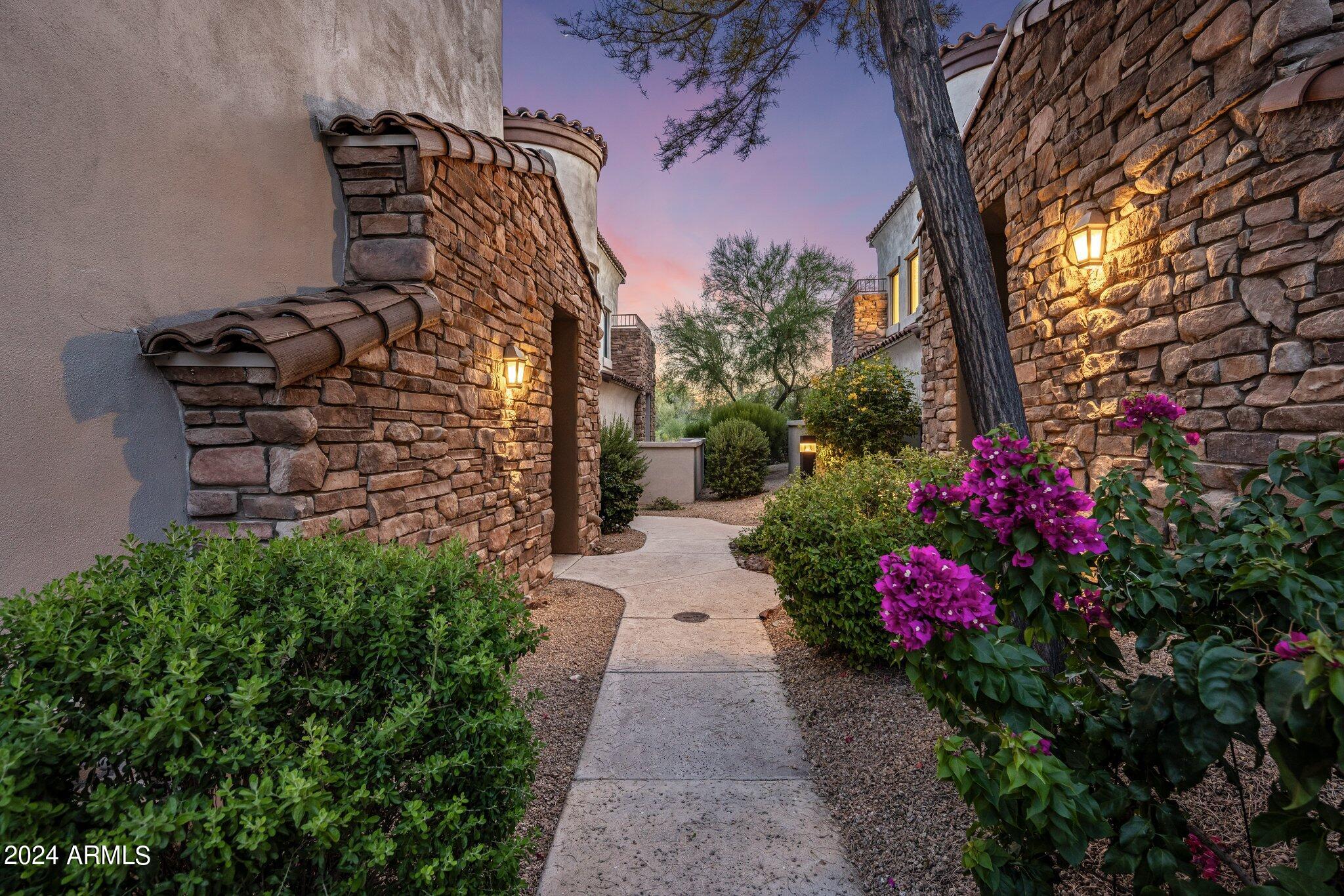 19550 N GRAYHAWK Drive 1047