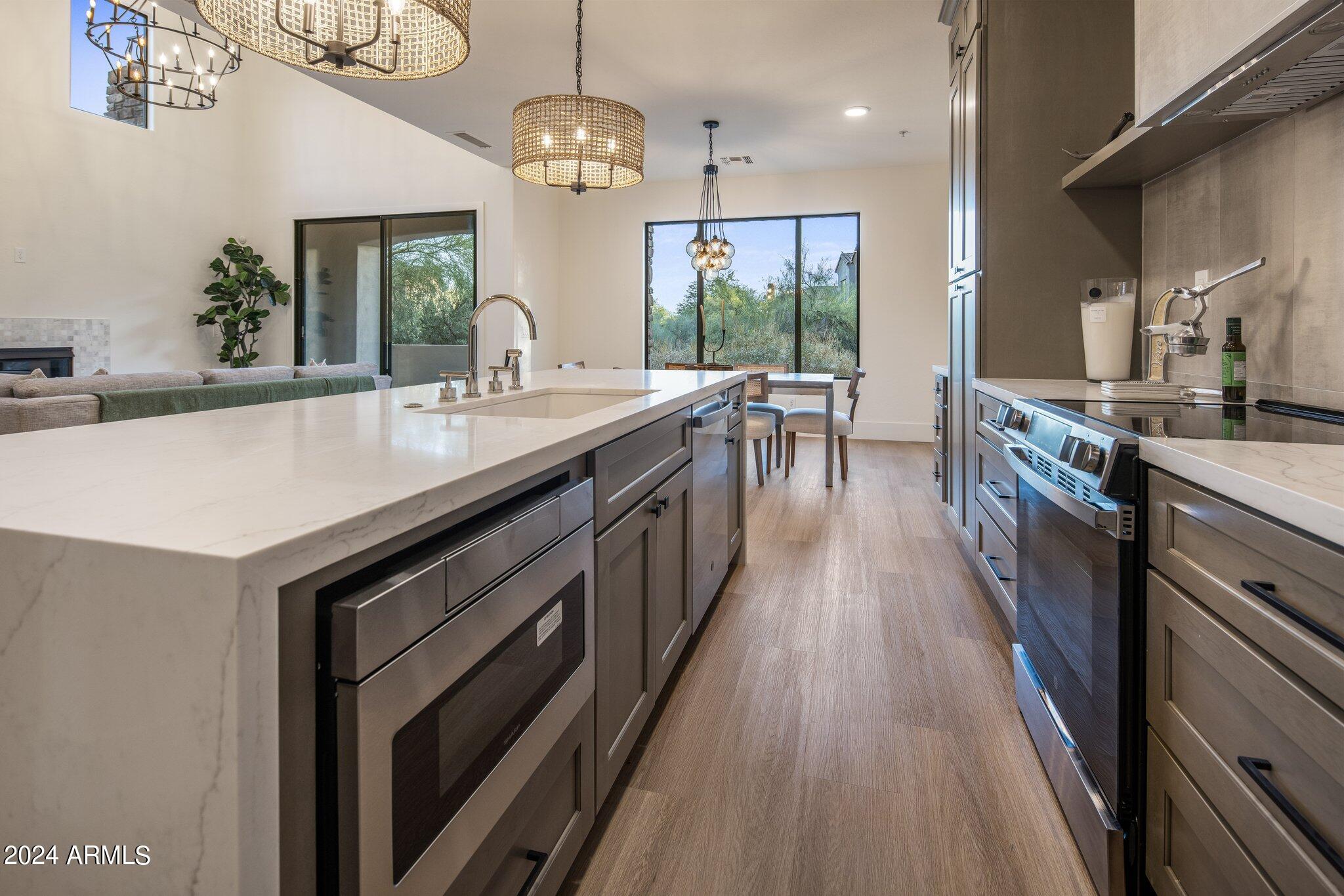 19550 N GRAYHAWK Drive 1047