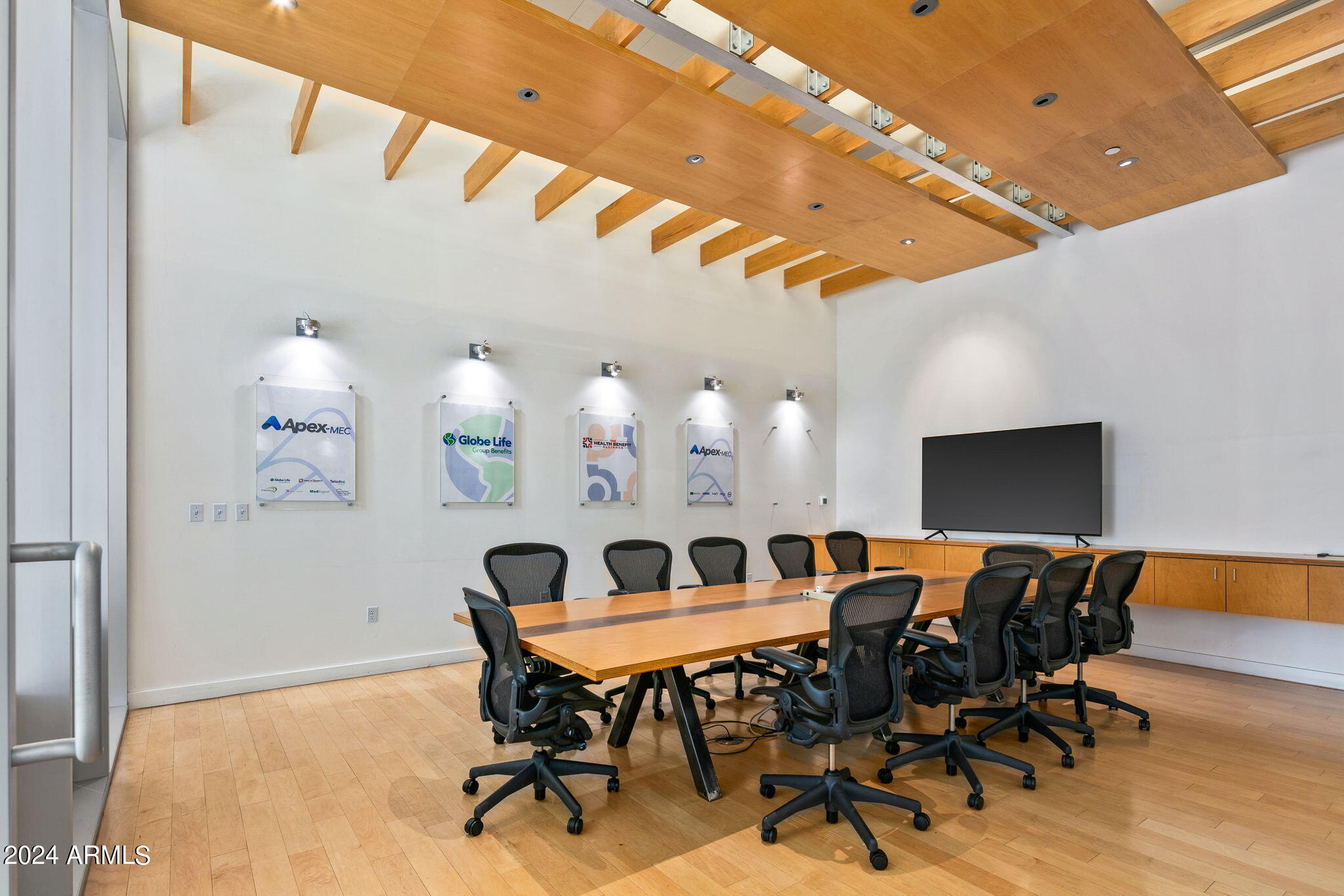 1555 E ORANGEWOOD Avenue