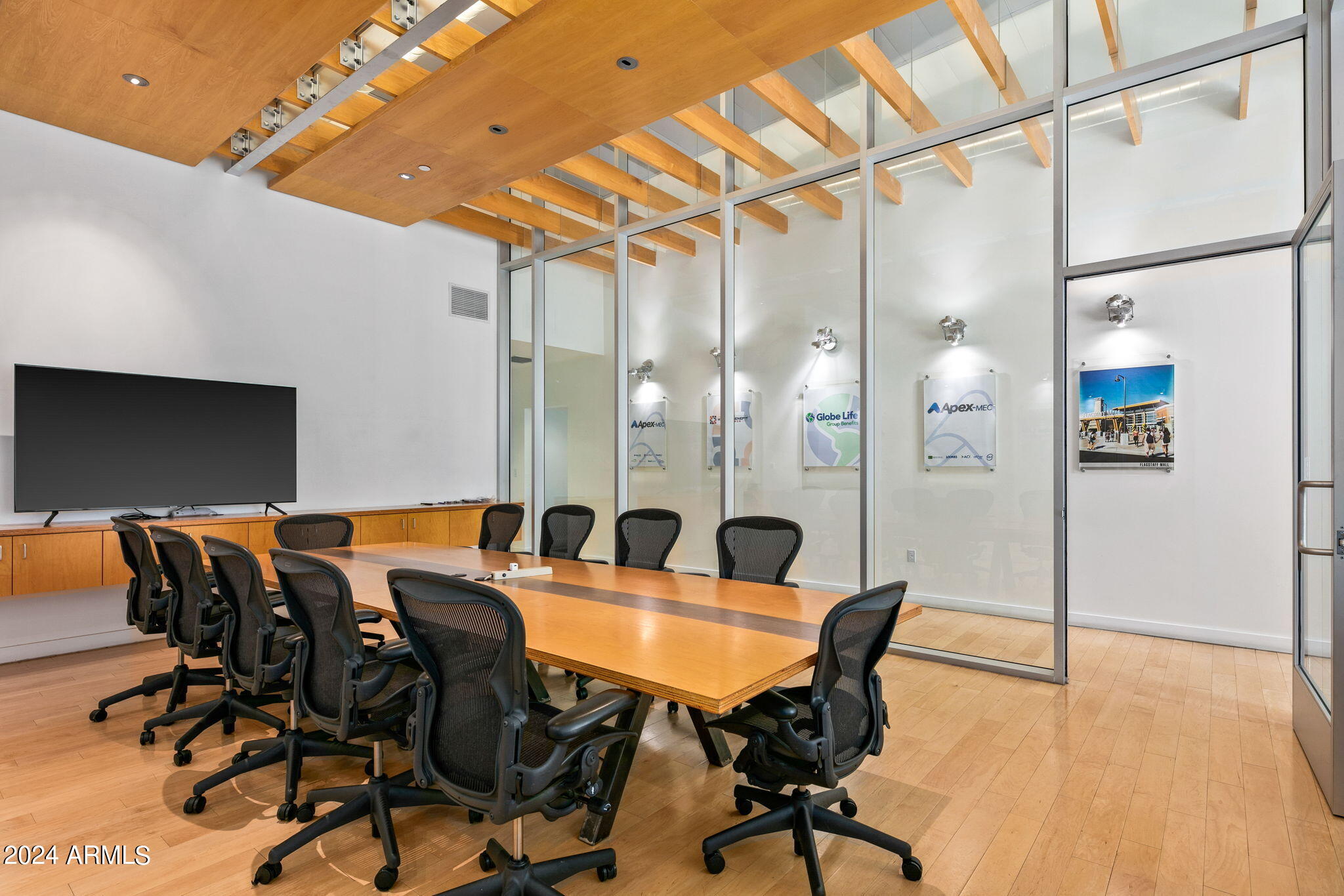 1555 E ORANGEWOOD Avenue