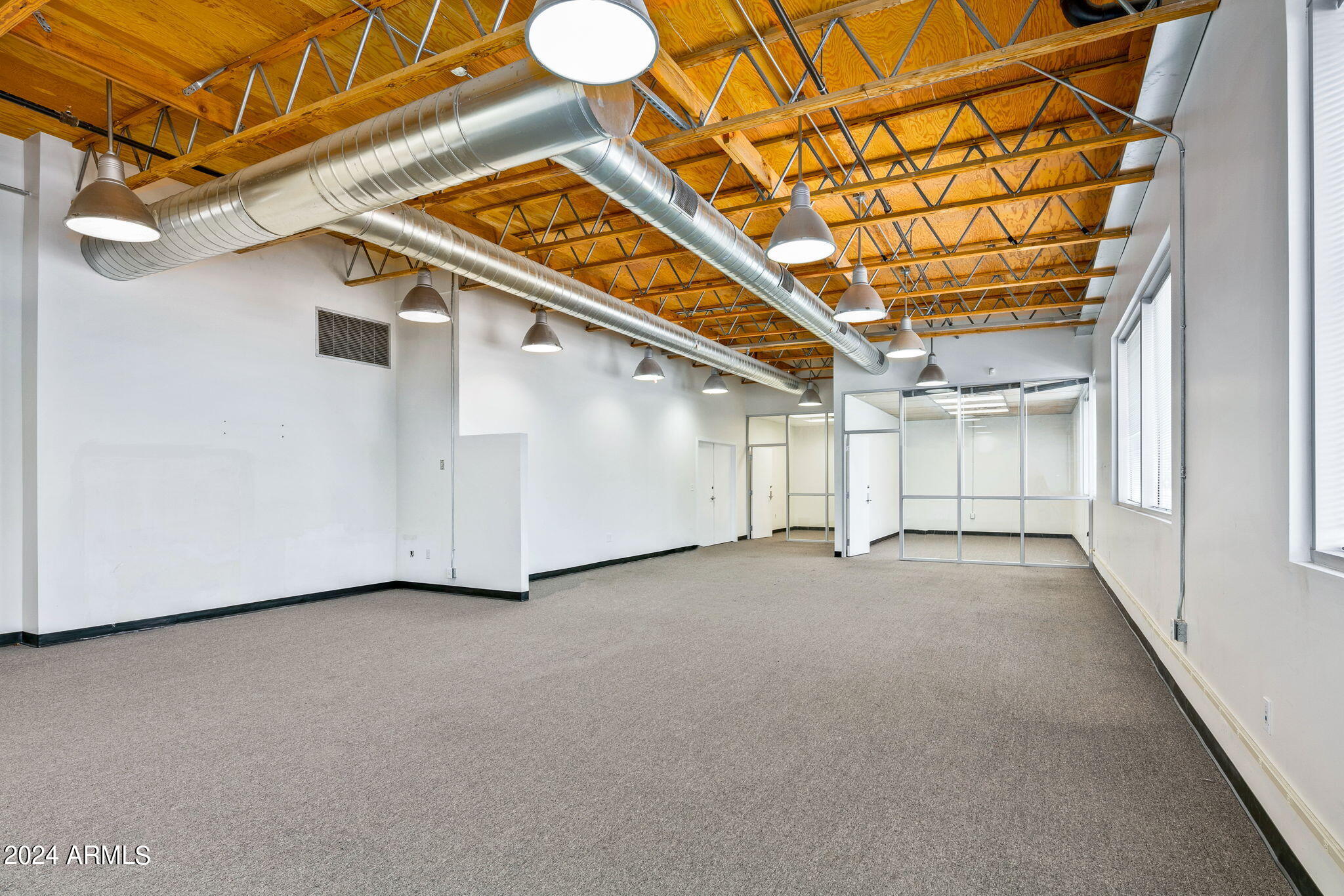 1555 E ORANGEWOOD Avenue