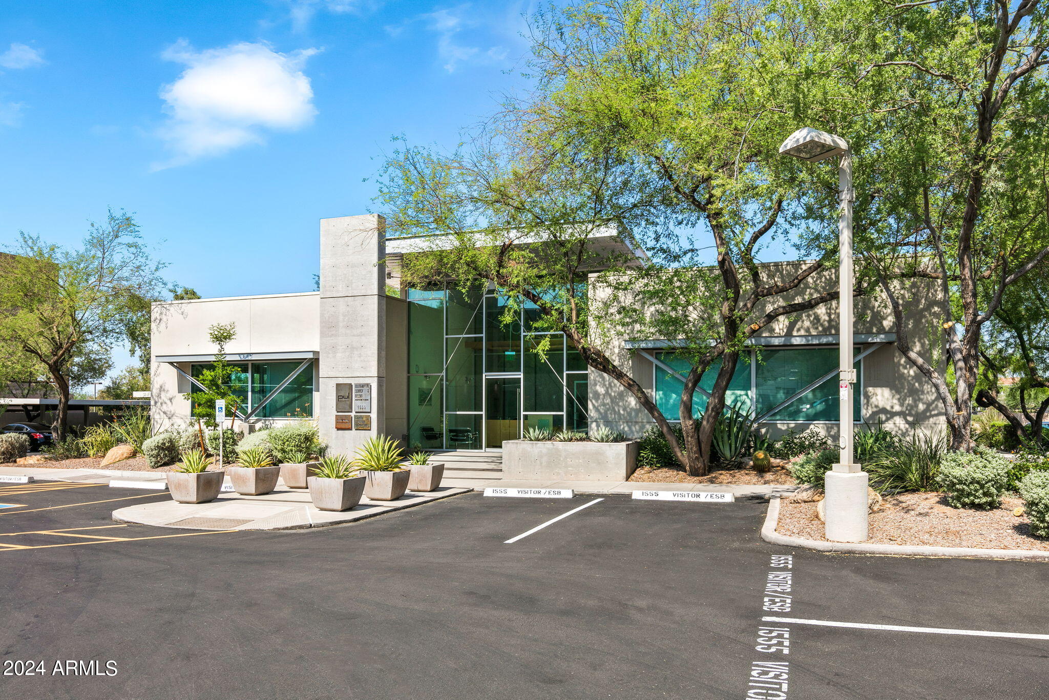 1555 E ORANGEWOOD Avenue