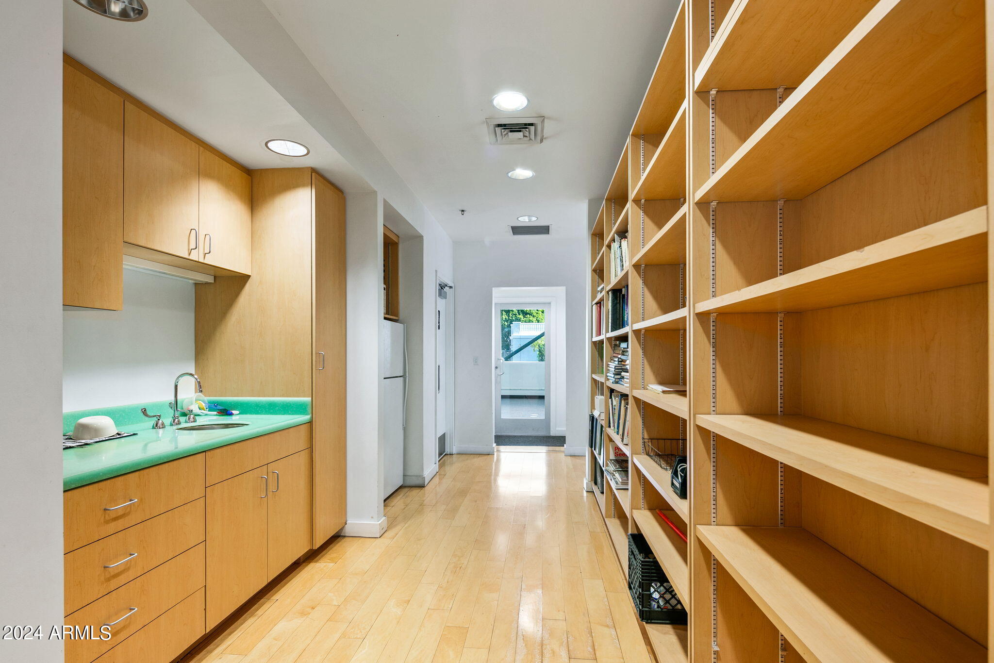 1555 E ORANGEWOOD Avenue