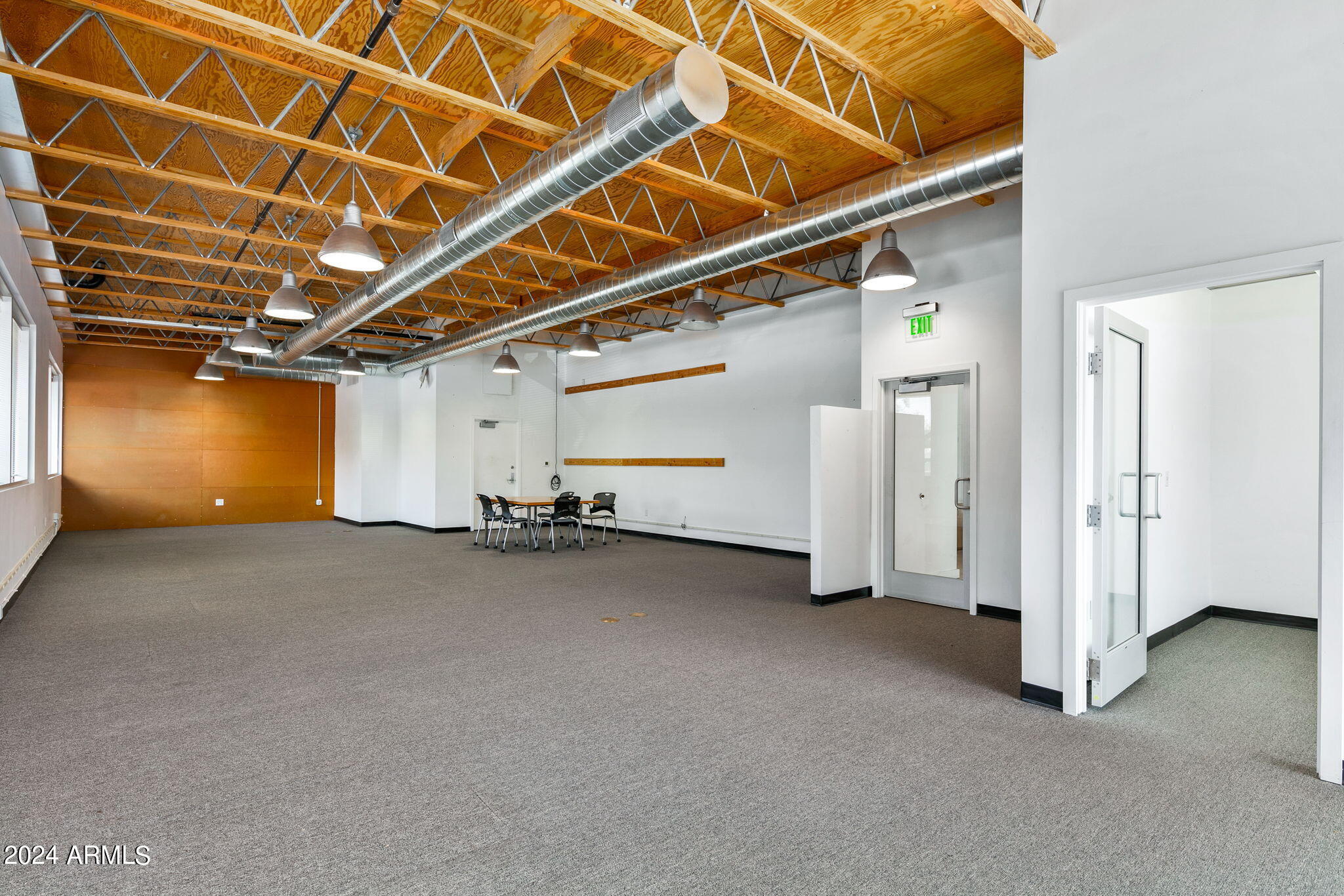 1555 E ORANGEWOOD Avenue