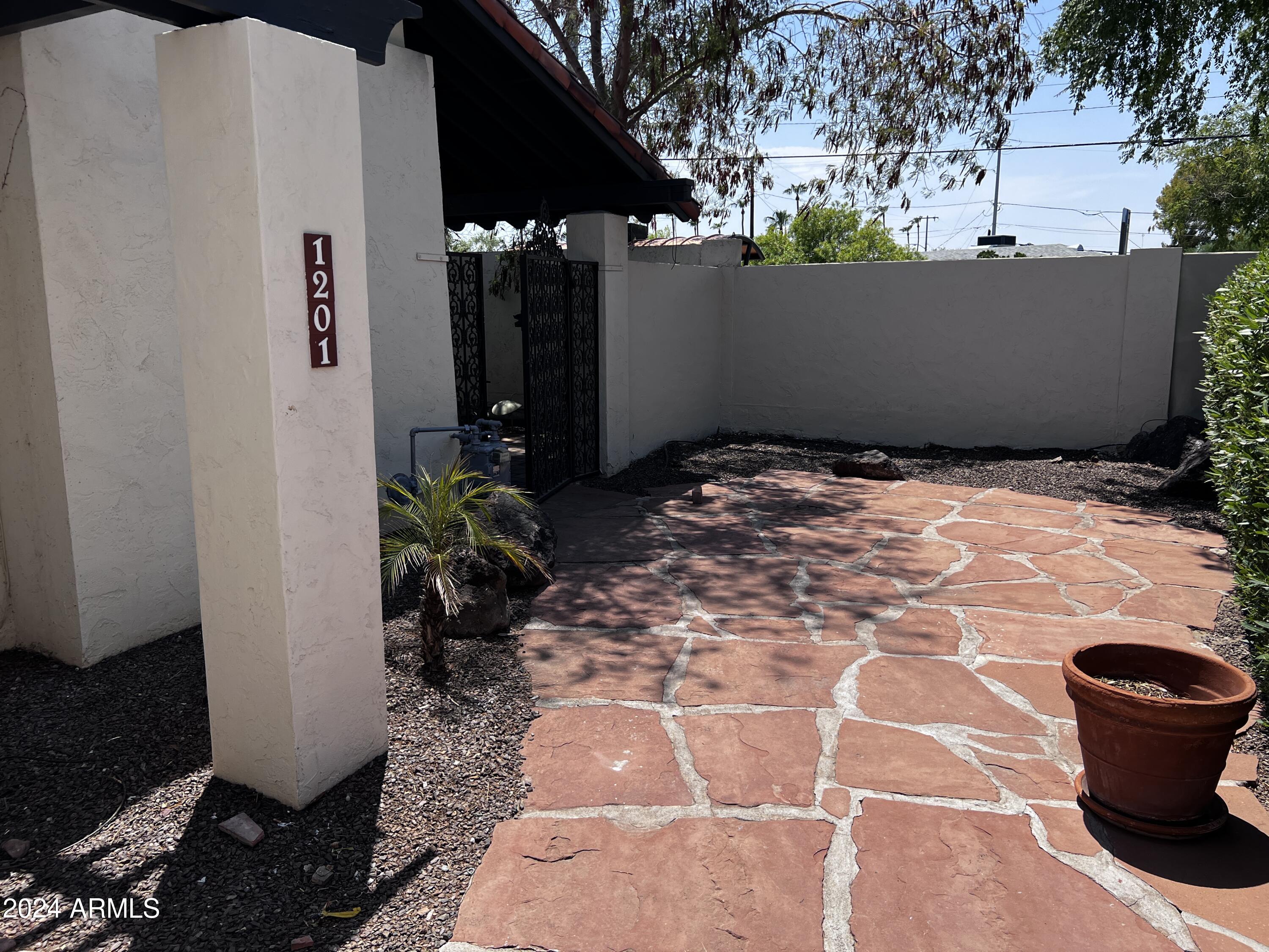 1201 E ESCONDIDO Drive
