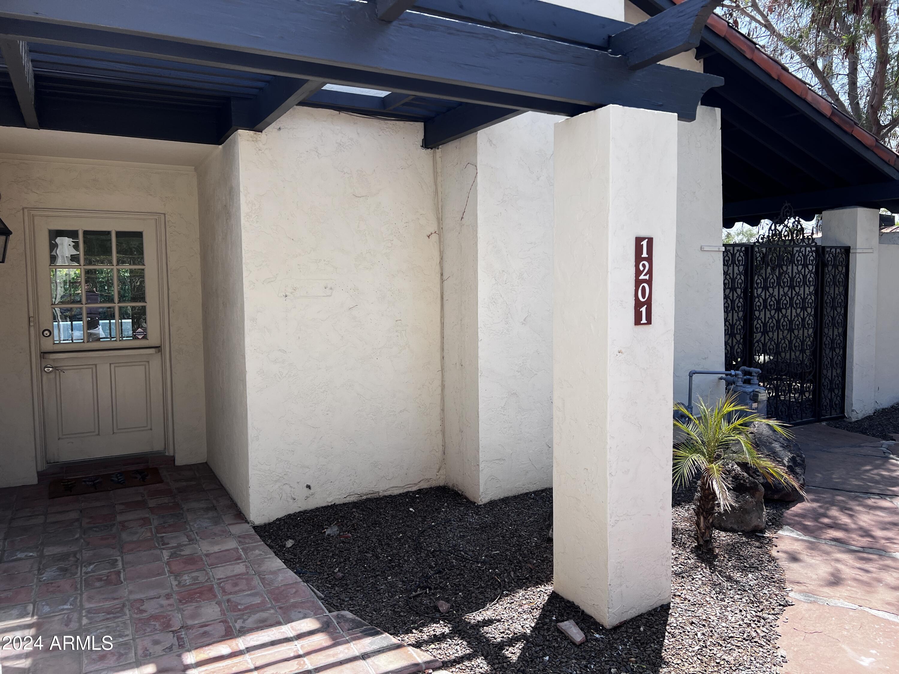 1201 E ESCONDIDO Drive
