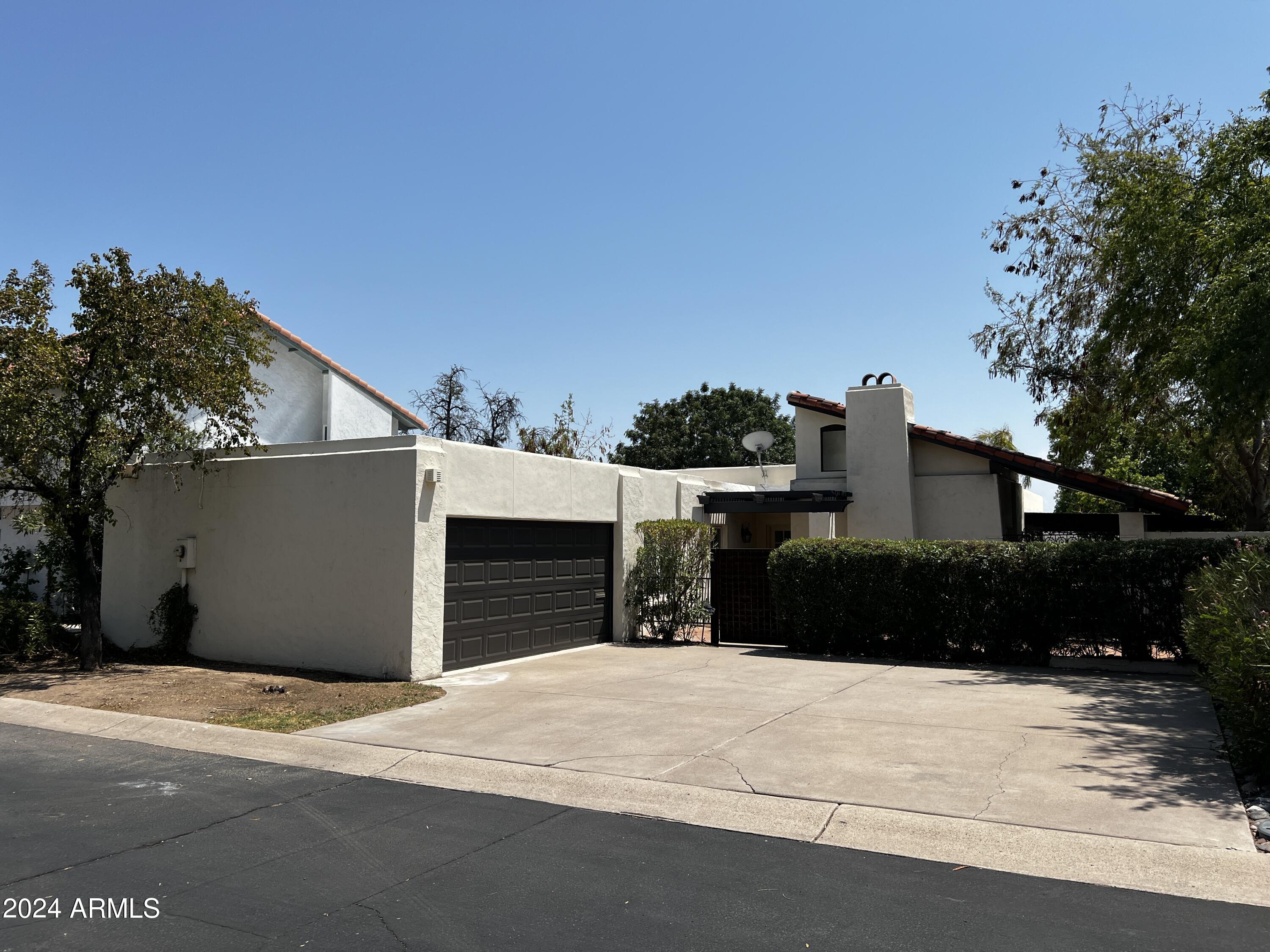 1201 E ESCONDIDO Drive