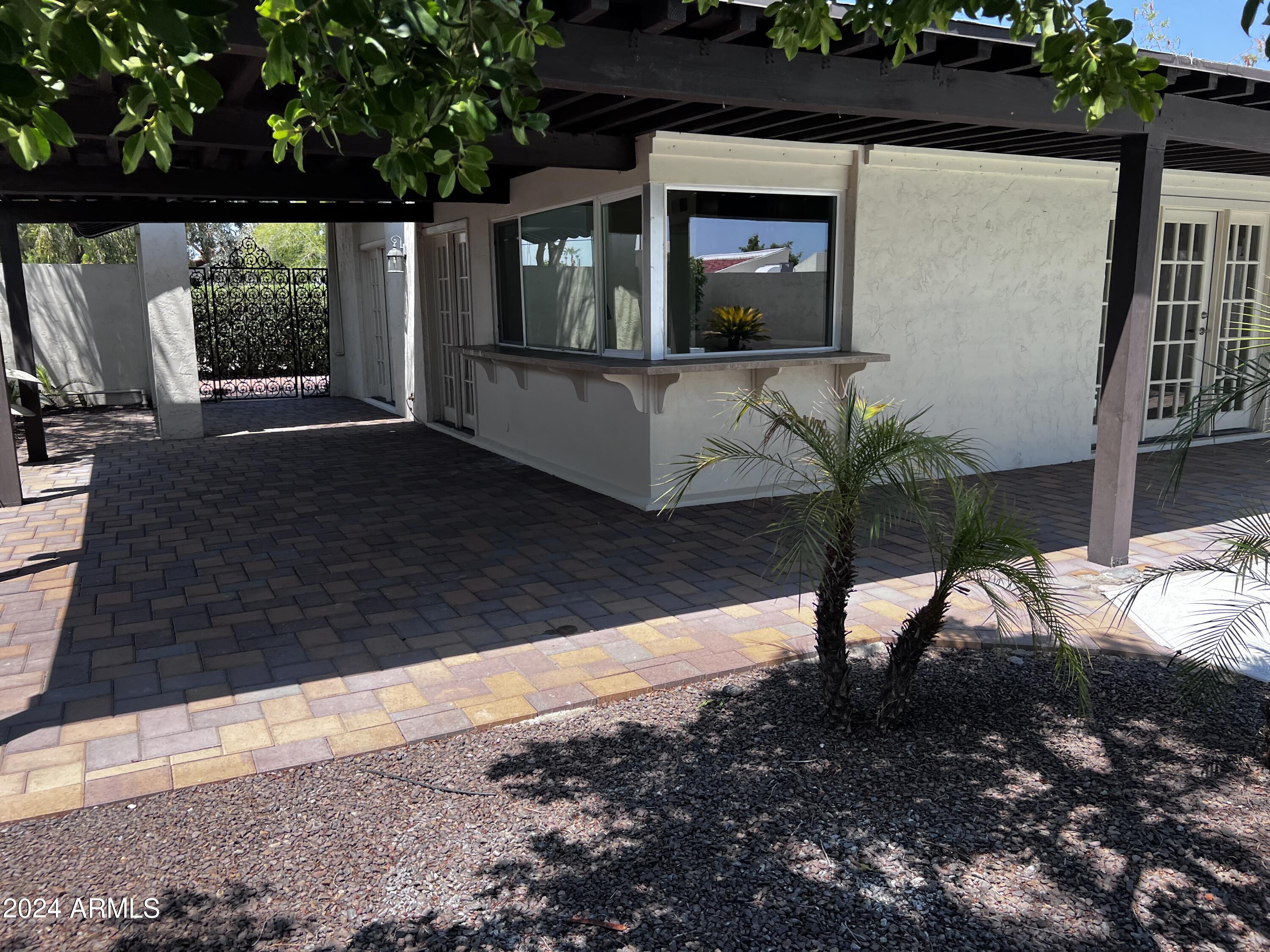 1201 E ESCONDIDO Drive