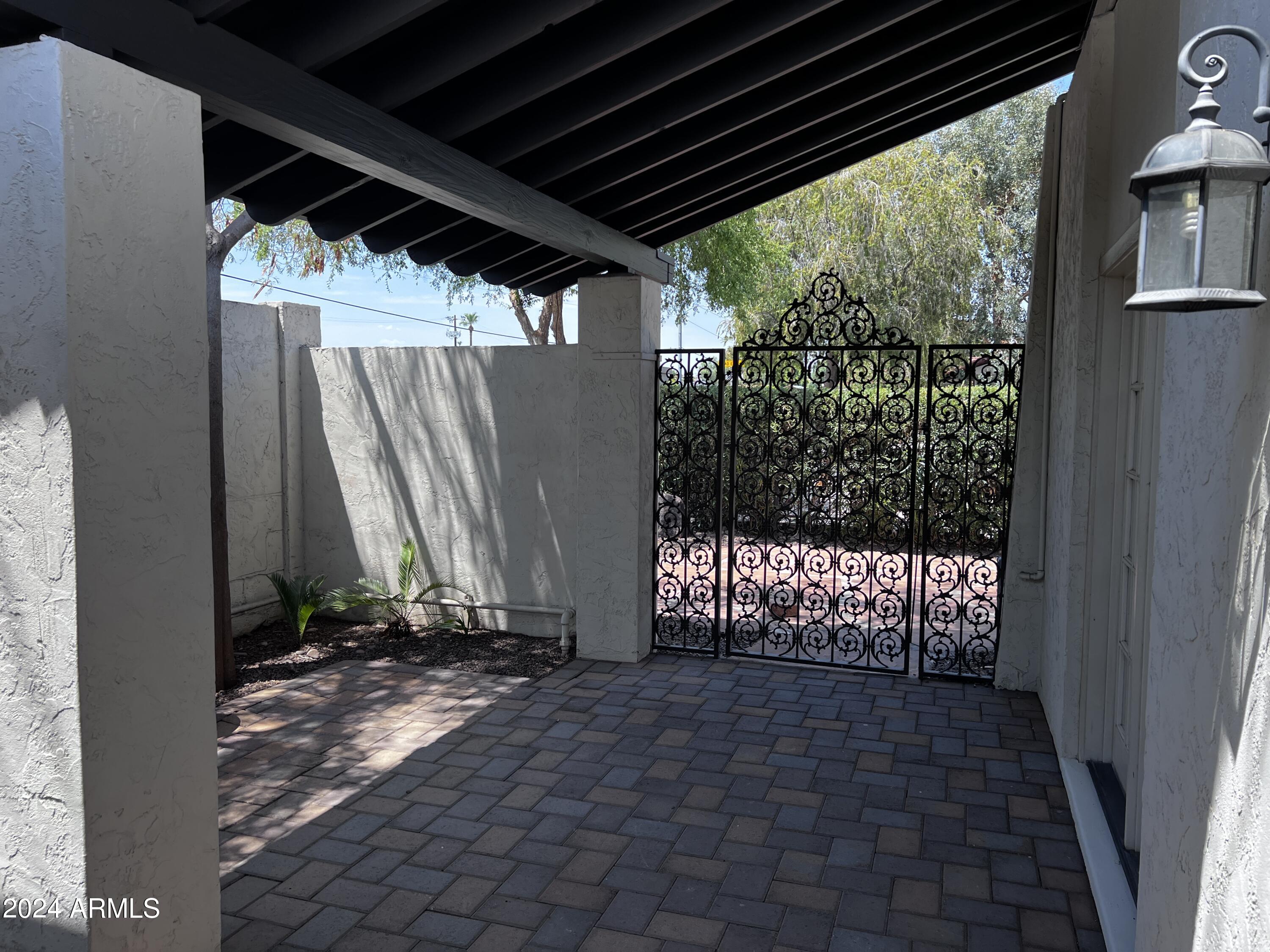 1201 E ESCONDIDO Drive