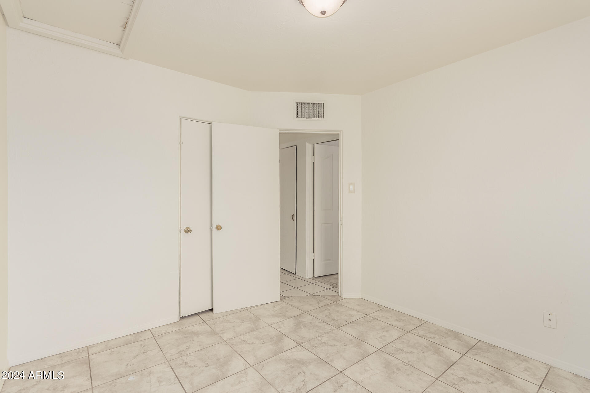 2823 W KEIM Drive