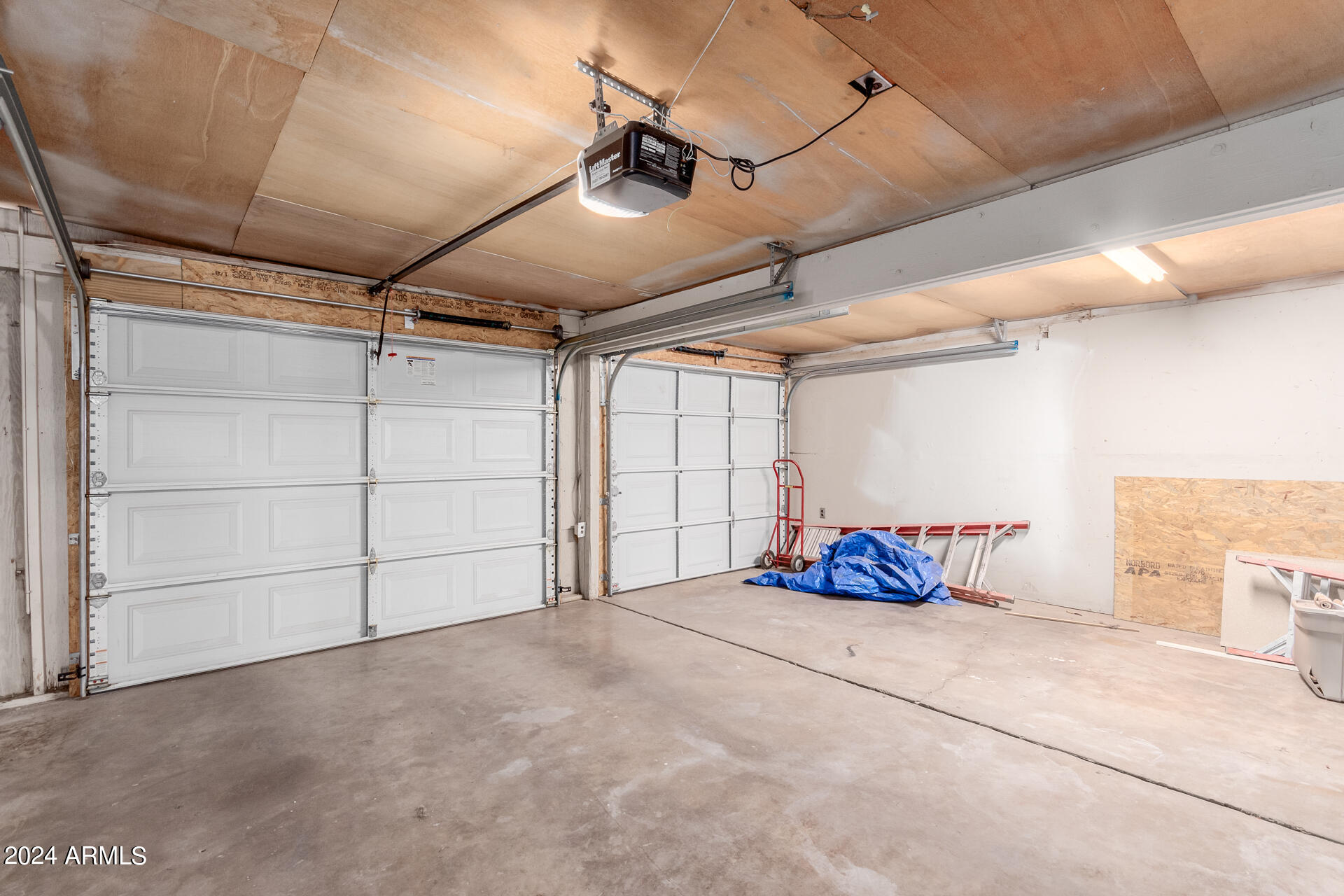 2823 W KEIM Drive
