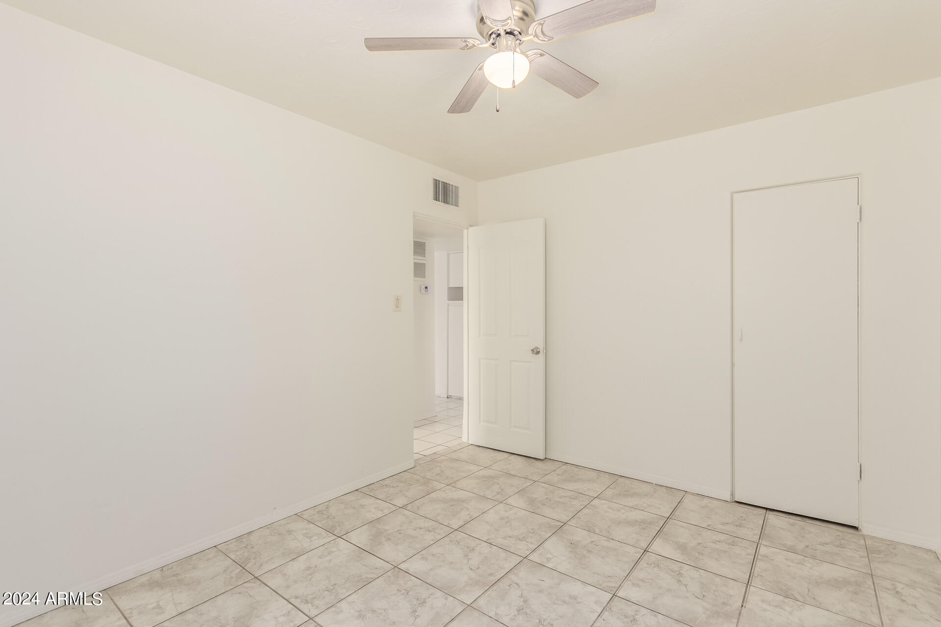 2823 W KEIM Drive