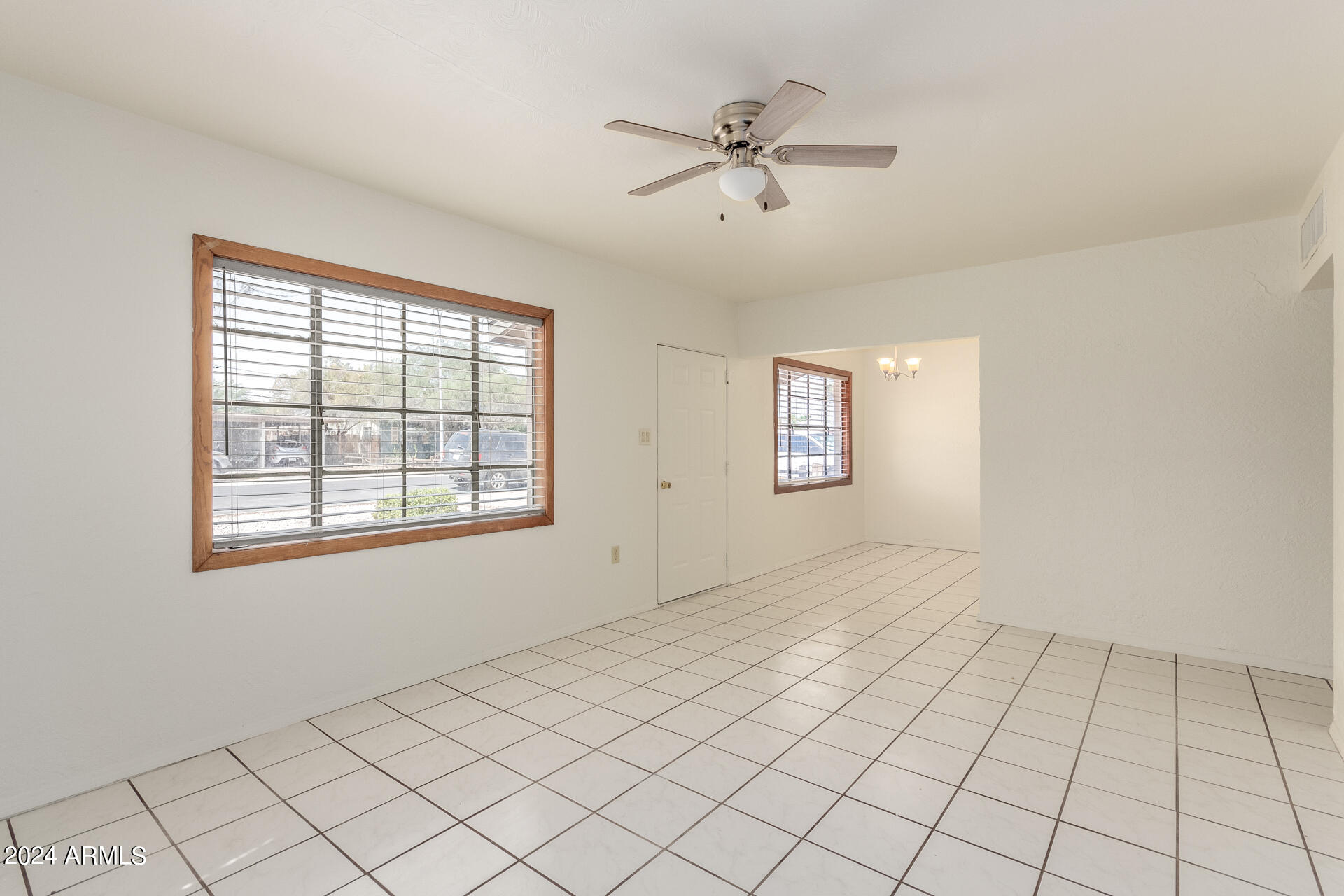2823 W KEIM Drive