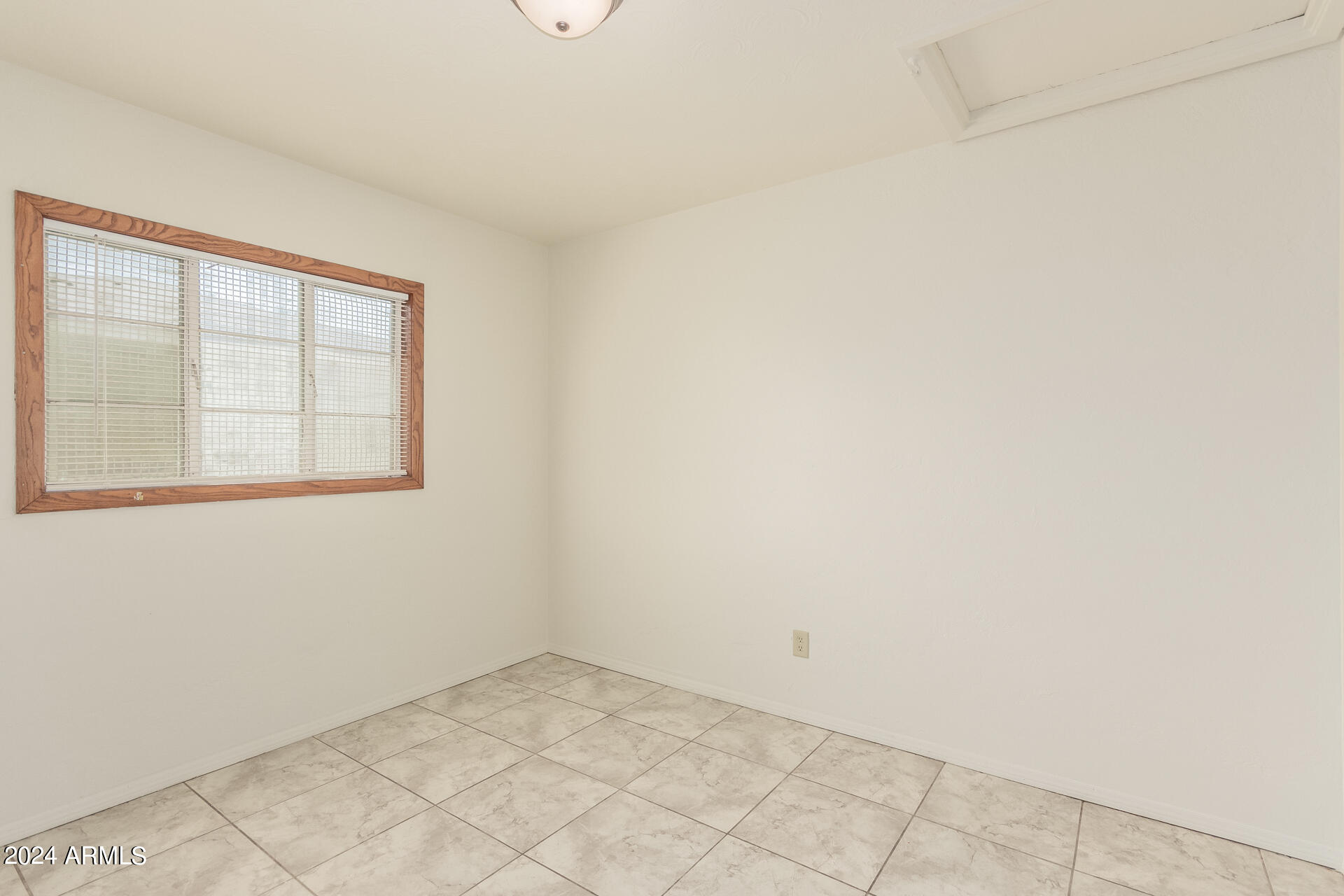 2823 W KEIM Drive