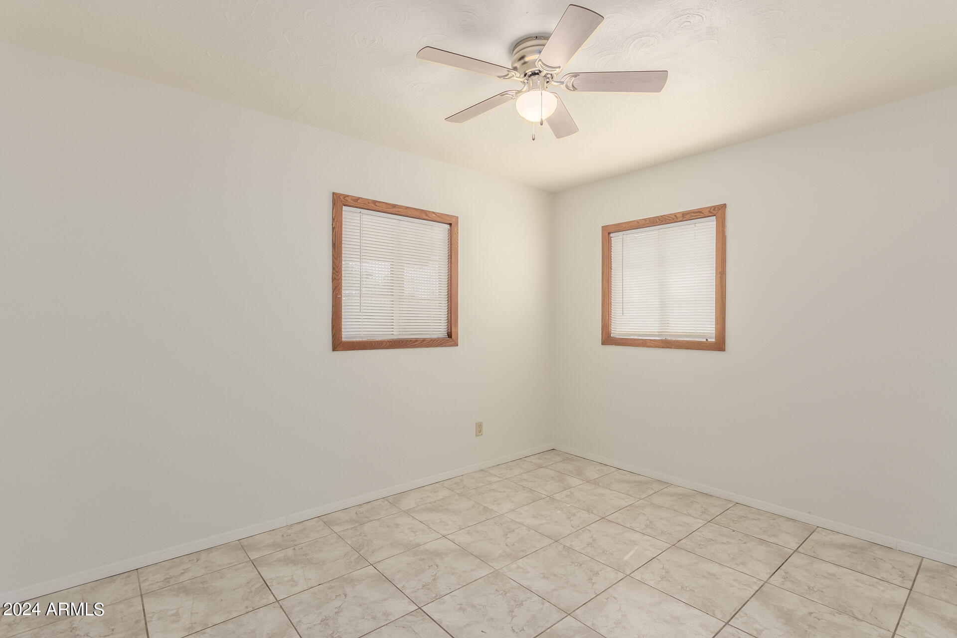 2823 W KEIM Drive