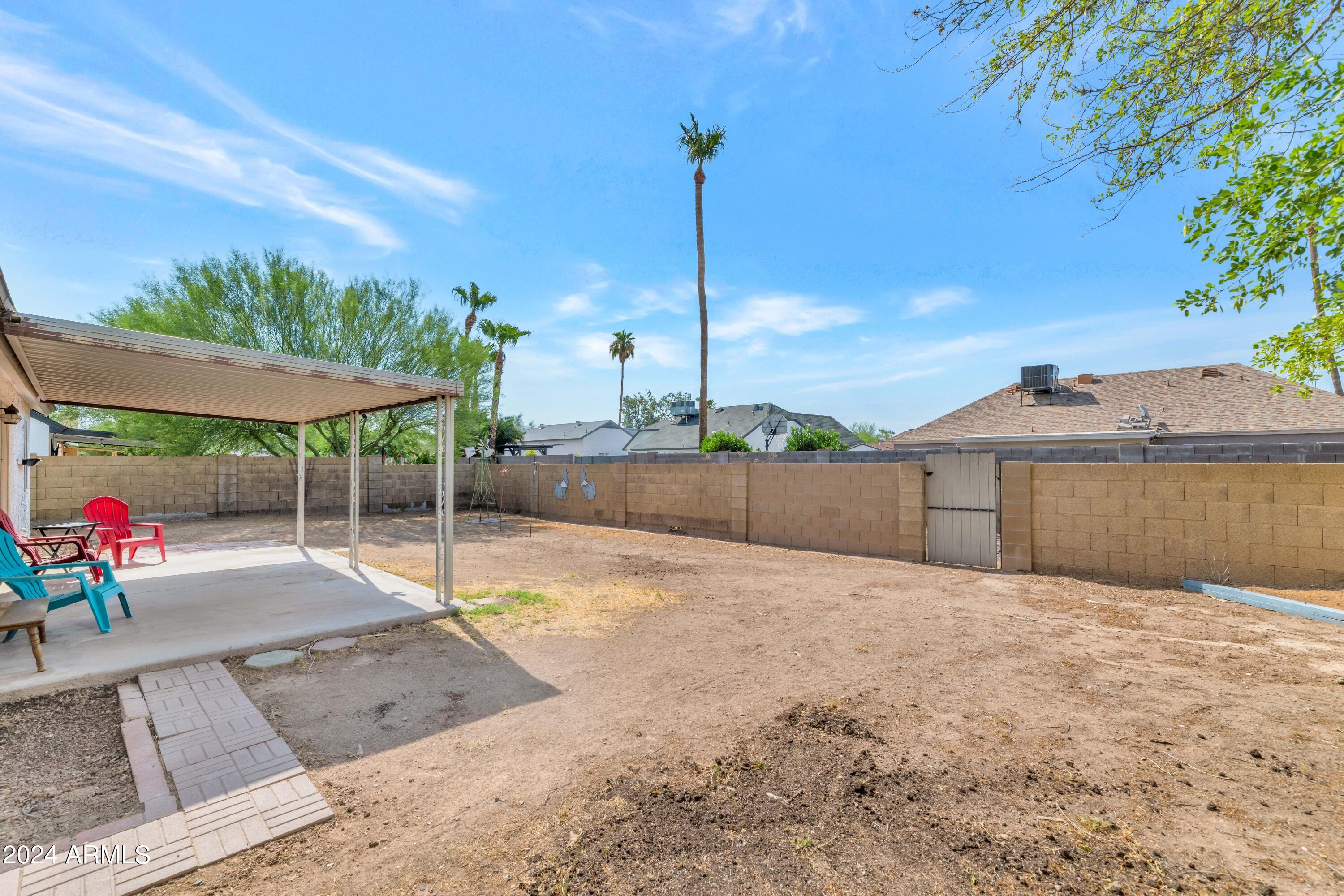 1419 E DIVOT Drive