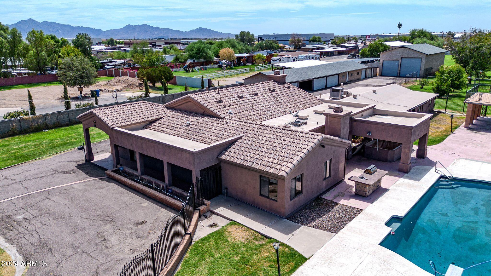102 N 67TH Avenue