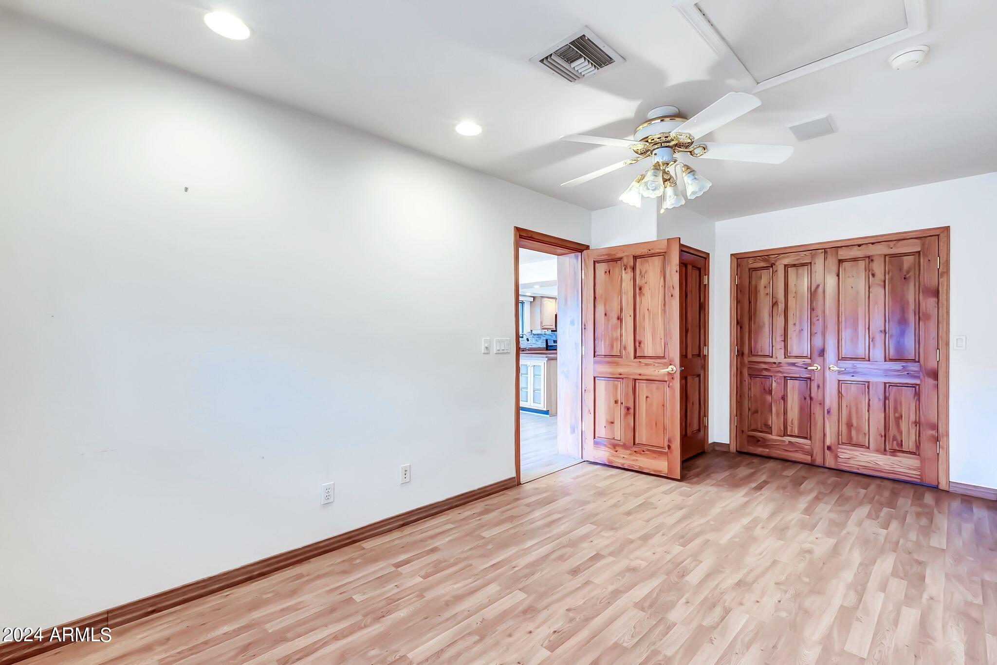 102 N 67TH Avenue
