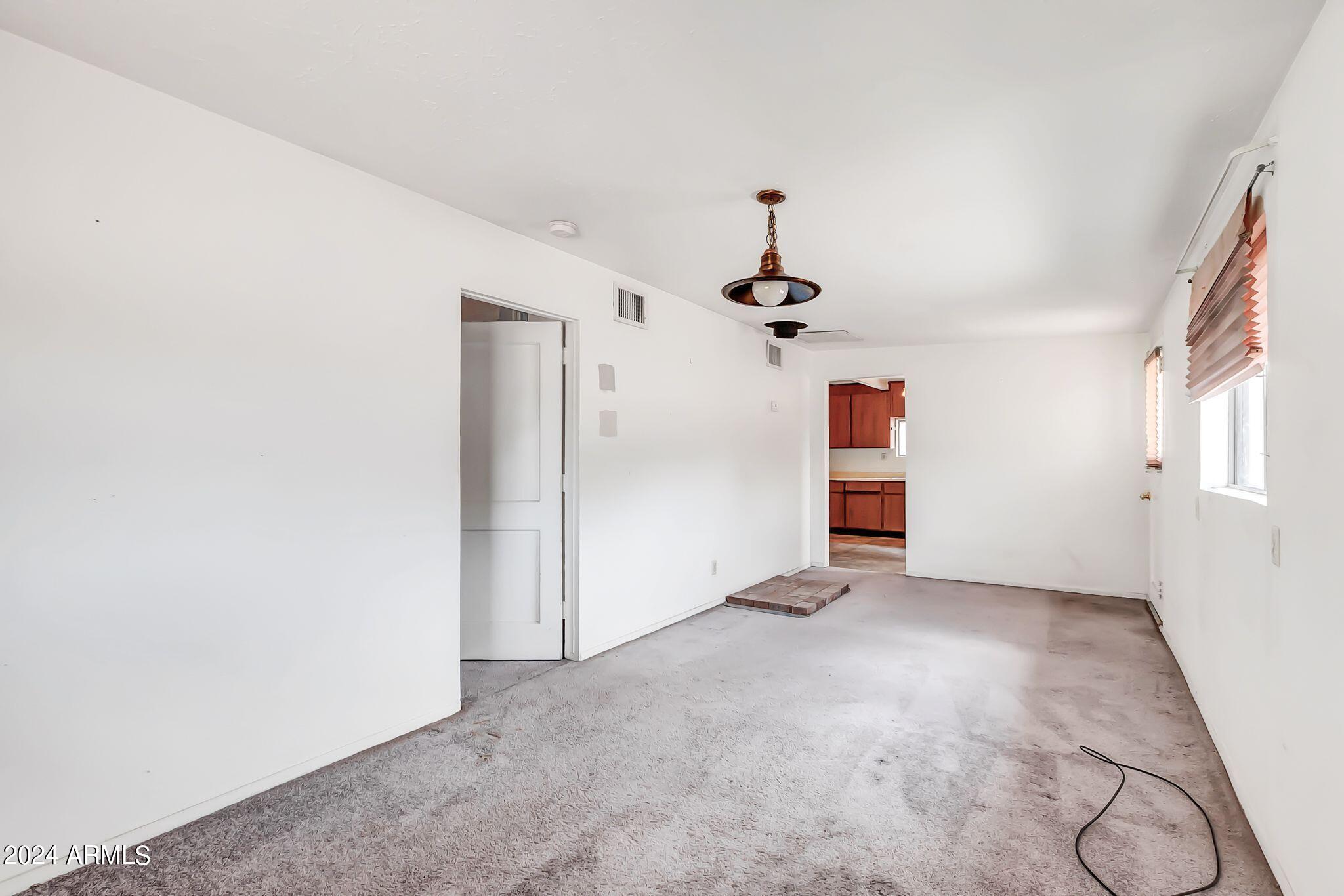 102 N 67TH Avenue
