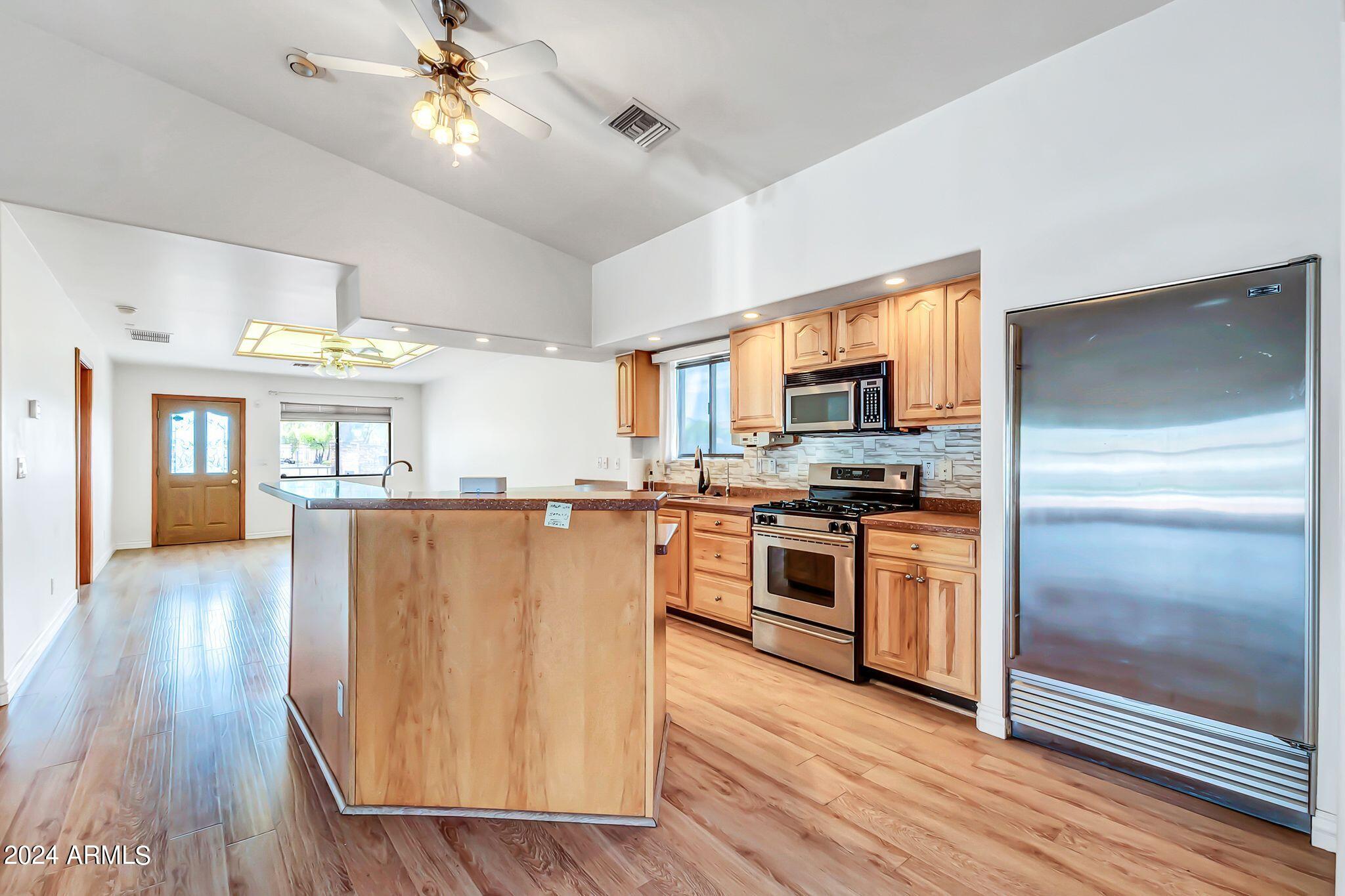 102 N 67TH Avenue