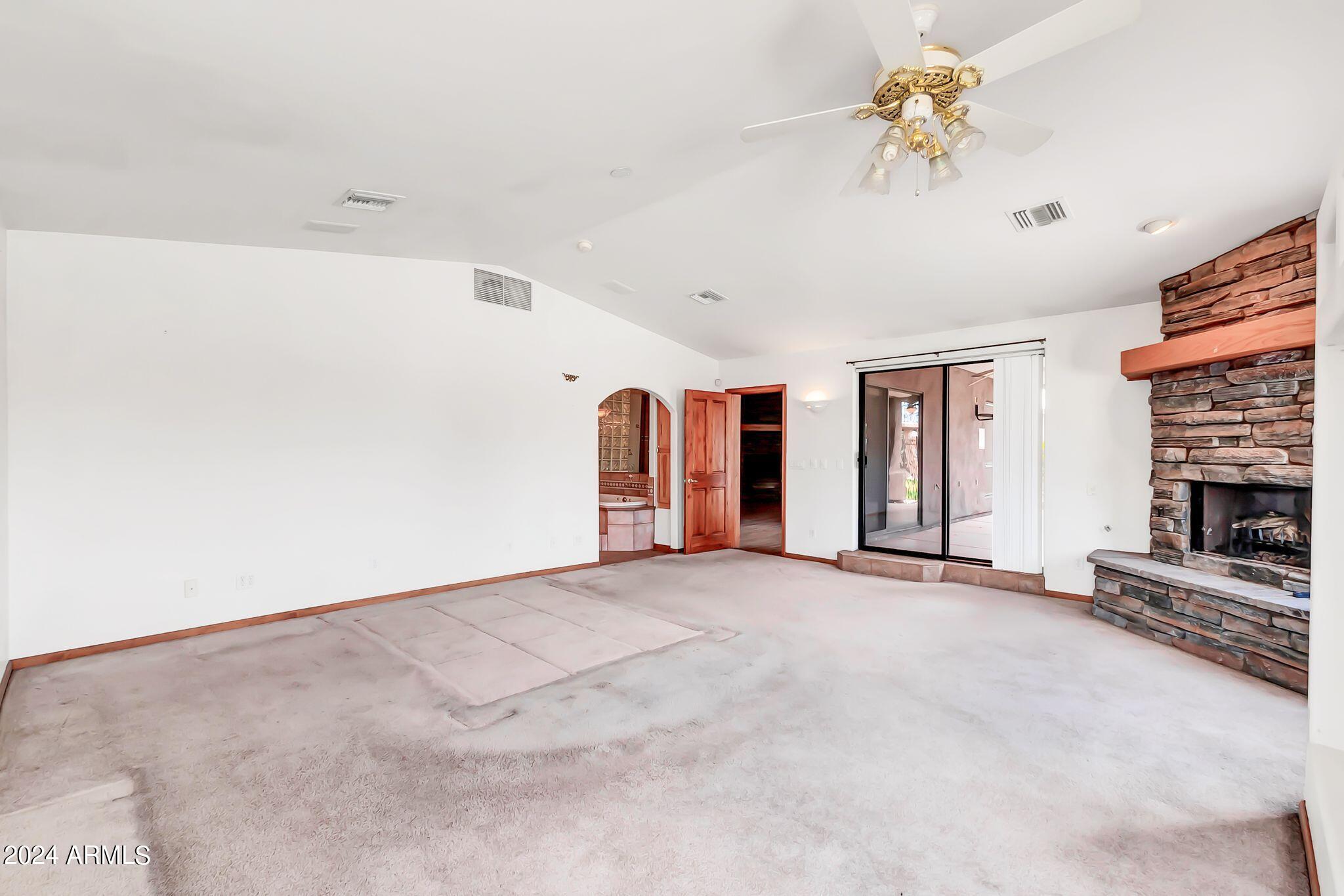 102 N 67TH Avenue
