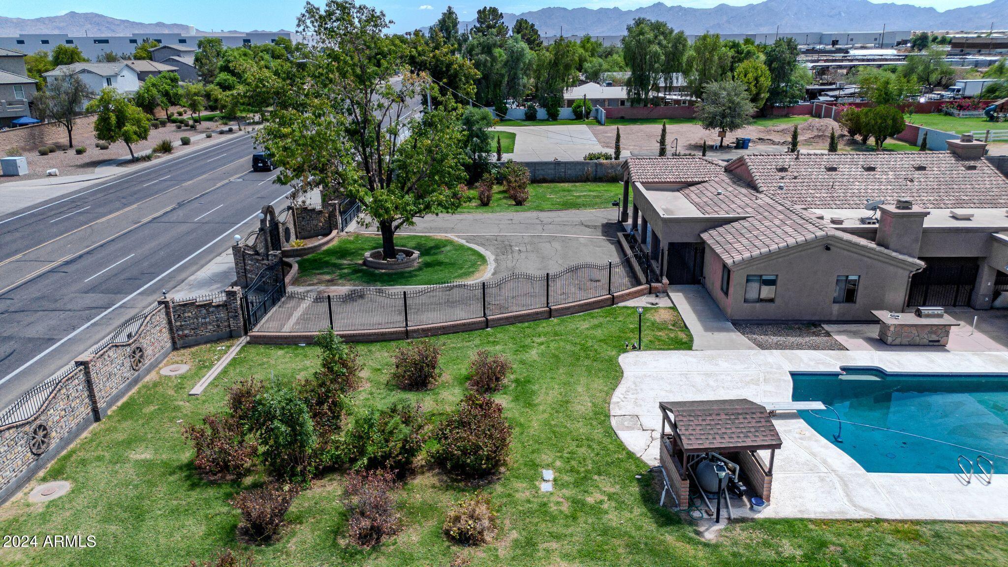 102 N 67TH Avenue
