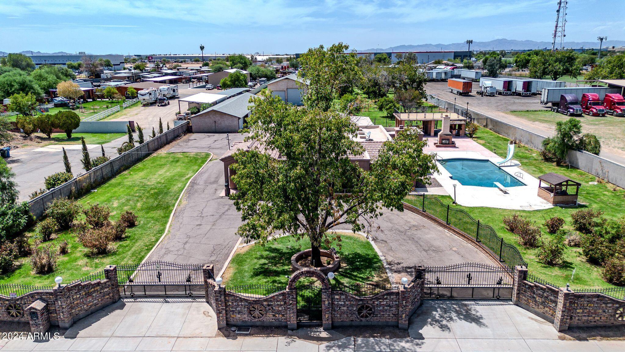 102 N 67TH Avenue
