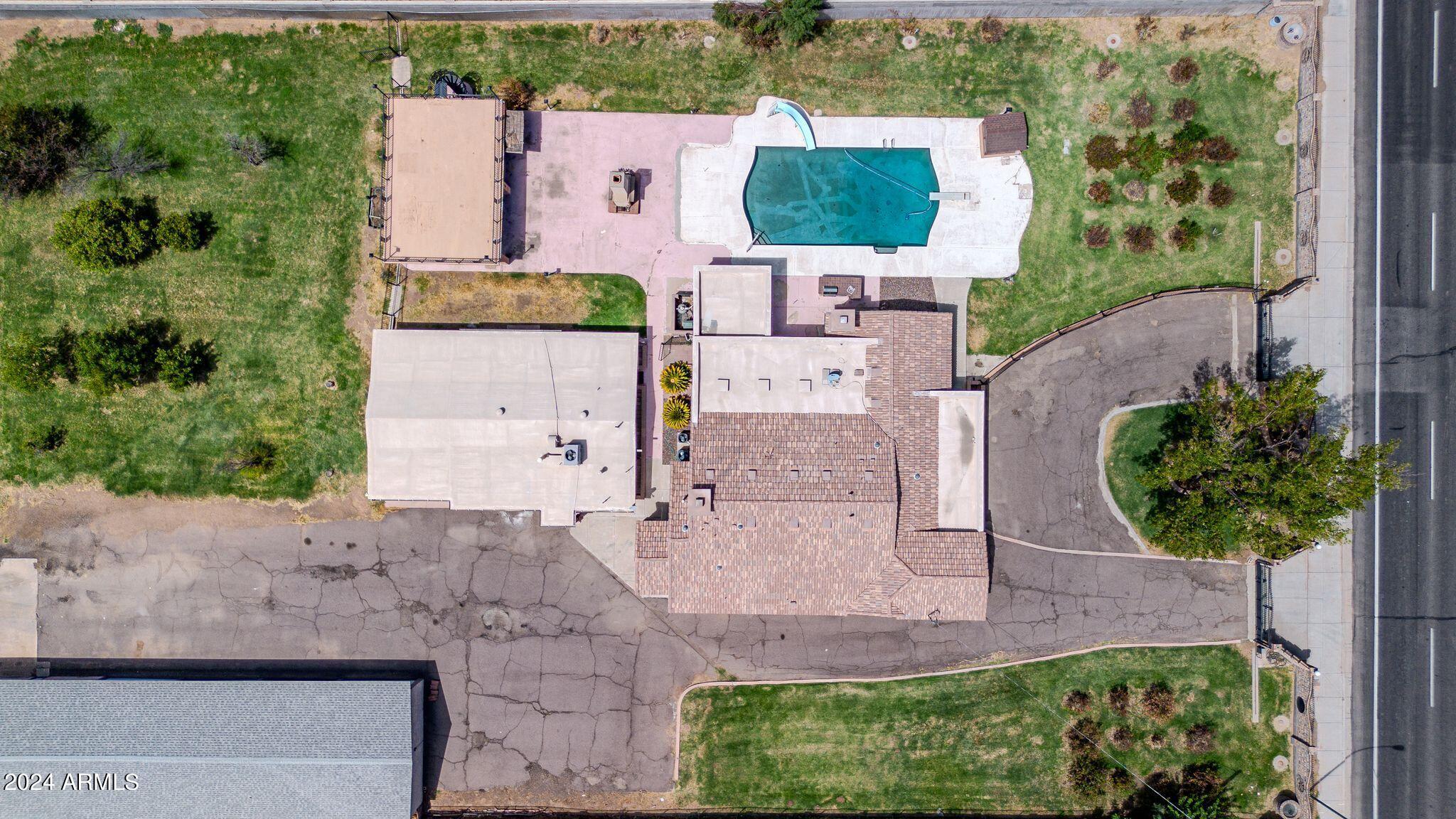 102 N 67TH Avenue