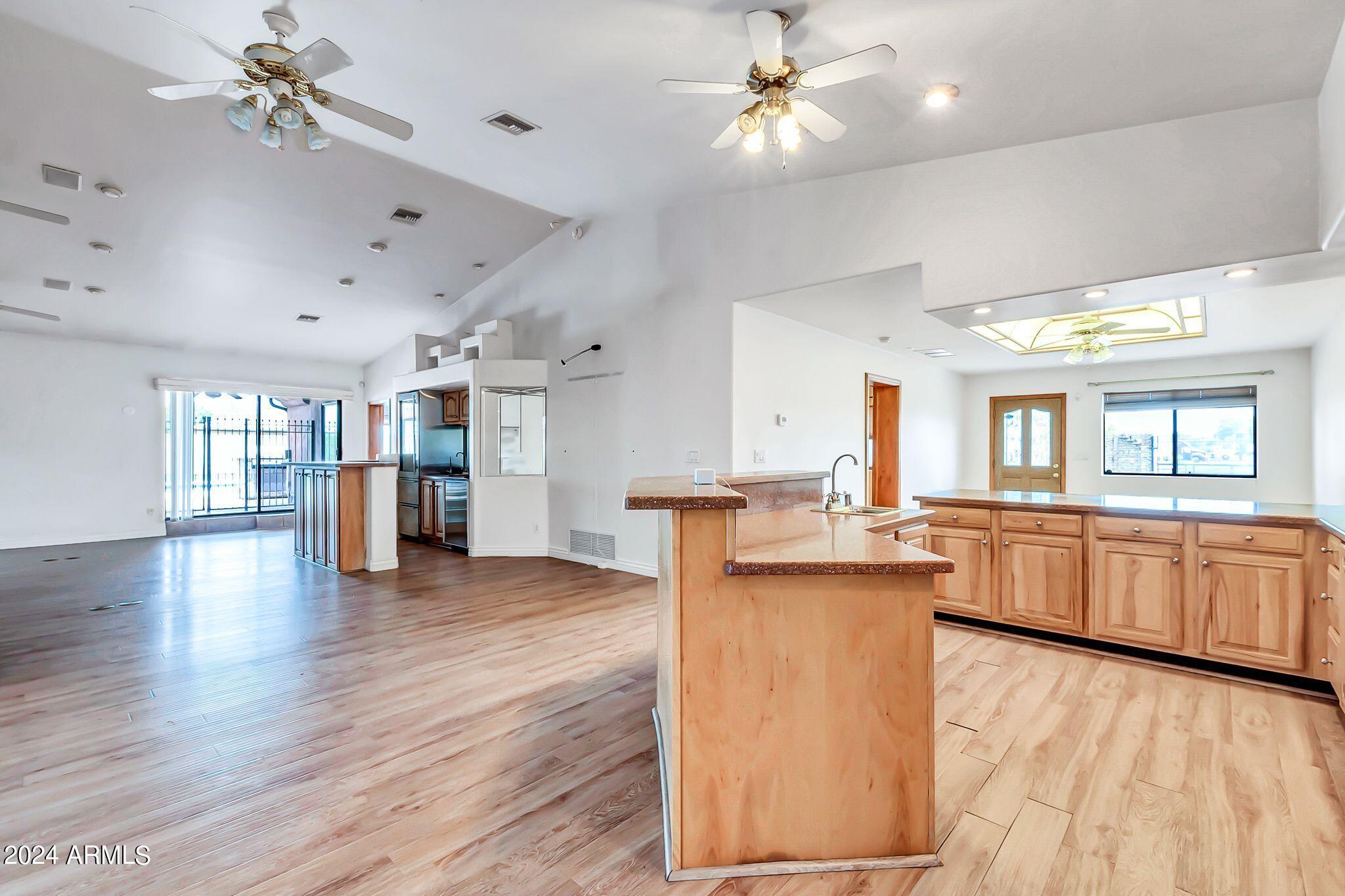 102 N 67TH Avenue