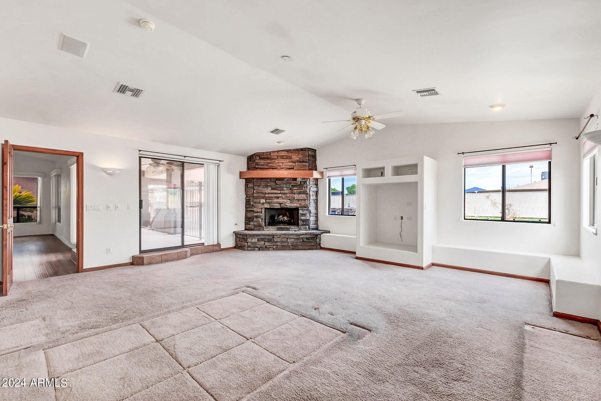 102 N 67TH Avenue