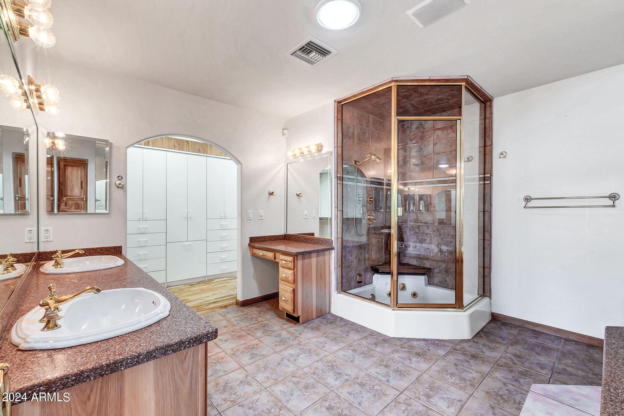 102 N 67TH Avenue