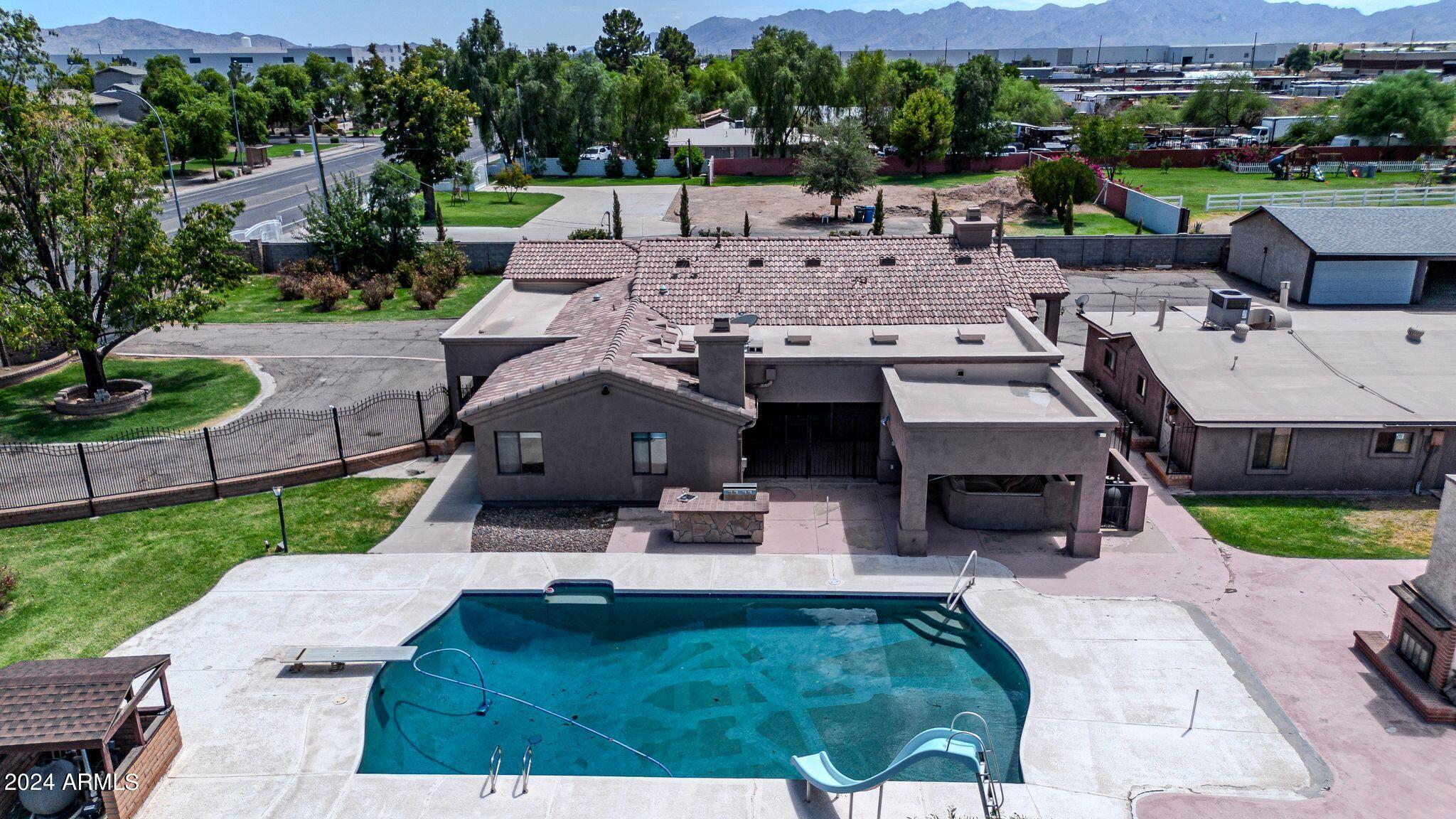 102 N 67TH Avenue